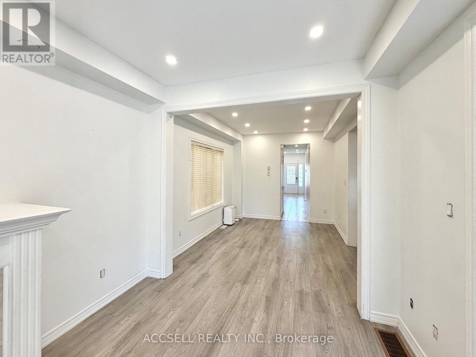 43 Banbridge Crescent, Brampton, Ontario  L6X 5M1 - Photo 6 - W13836752