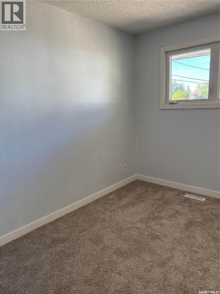 825 7th Avenue Nw, Moose Jaw, Saskatchewan  S6H 4C1 - Photo 15 - SK049771