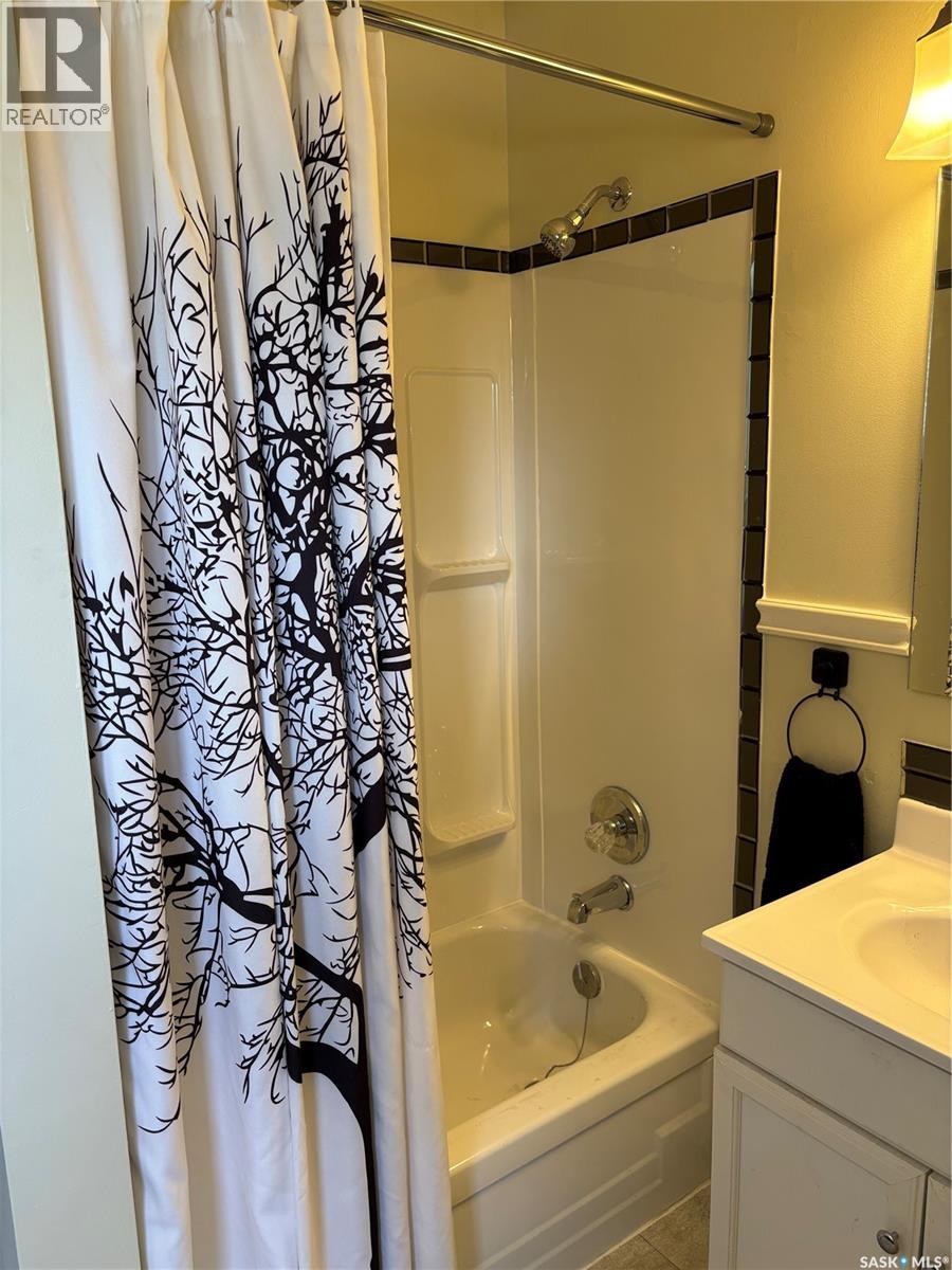 825 7th Avenue Nw, Moose Jaw, Saskatchewan  S6H 4C1 - Photo 43 - SK049771
