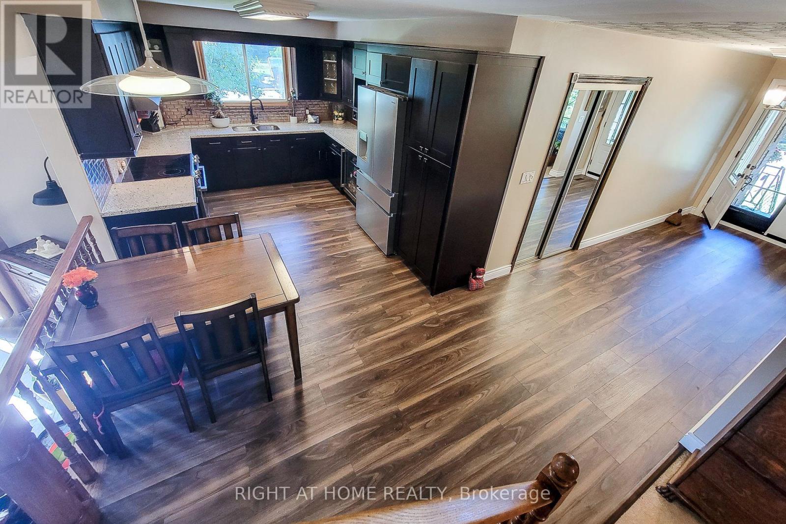 8 Hunter Road, Grimsby, Ontario  L3M 4A4 - Photo 8 - X13836550