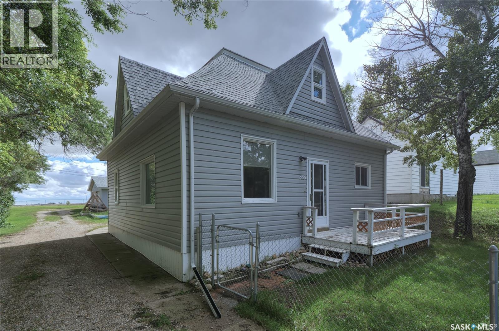 366 Central Street, Central Butte, Saskatchewan  S0H 0T0 - Photo 2 - SK048611