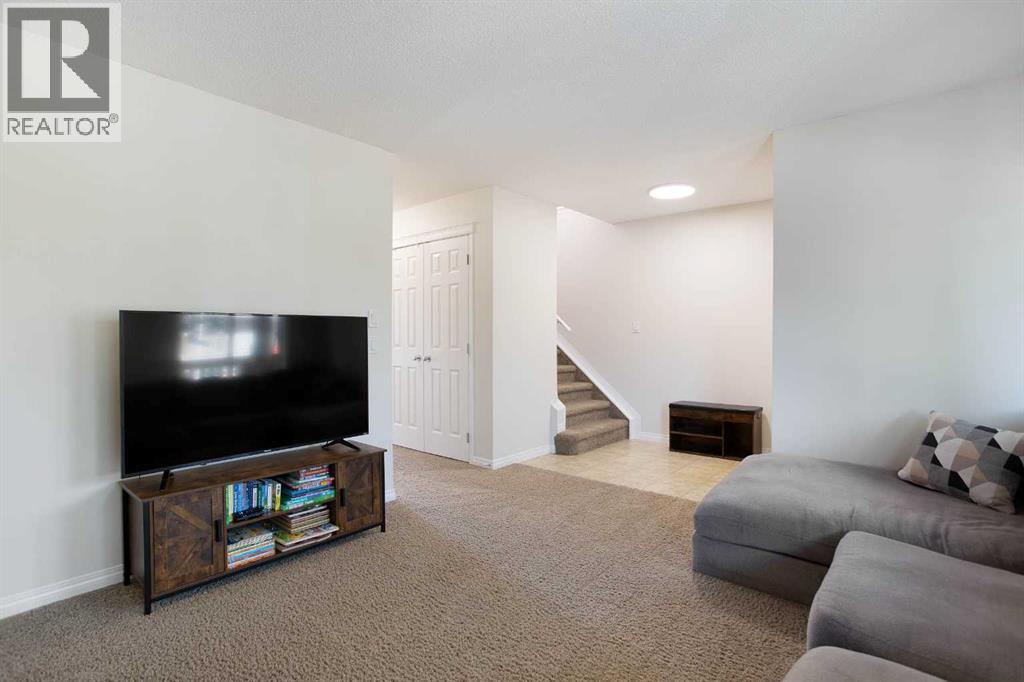 283 Evansdale Way NW, Calgary, Alberta  T3P 0C2 - Photo 5 - A2346961