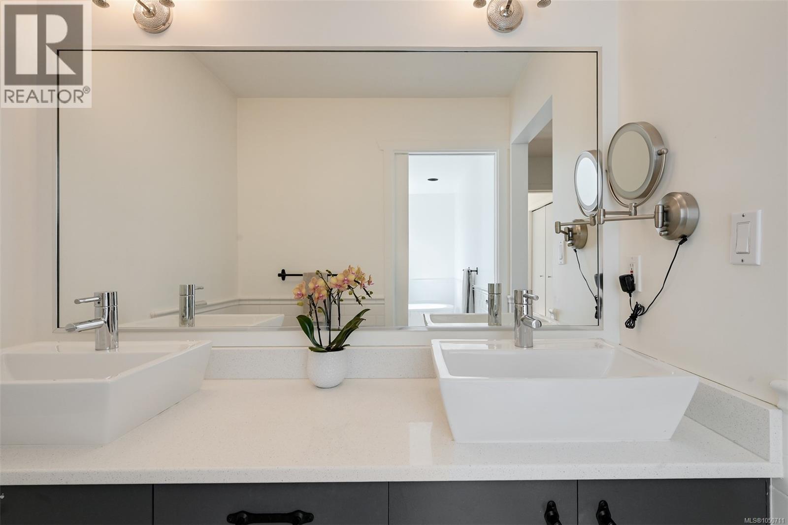 1150 Oxford St, Victoria, British Columbia  V8V 2V3 - Photo 49 - 1050711