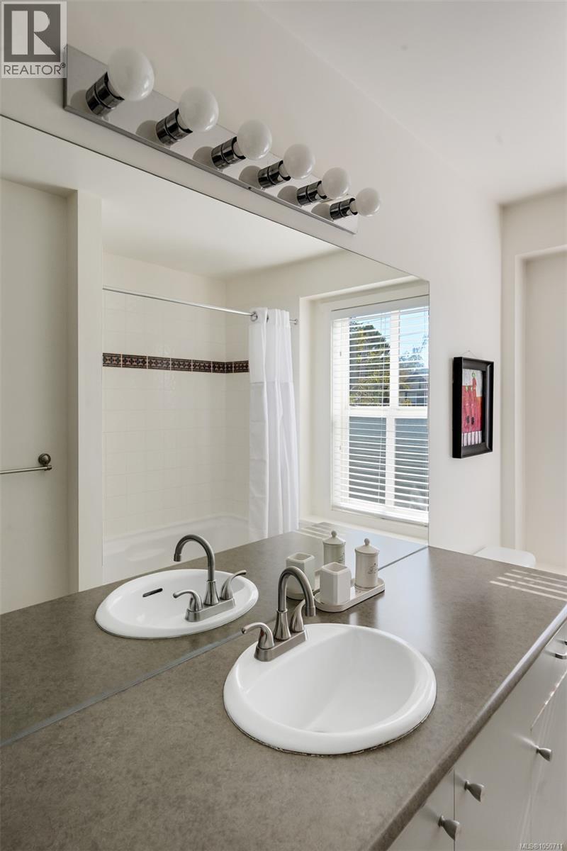 1150 Oxford St, Victoria, British Columbia  V8V 2V3 - Photo 60 - 1050711