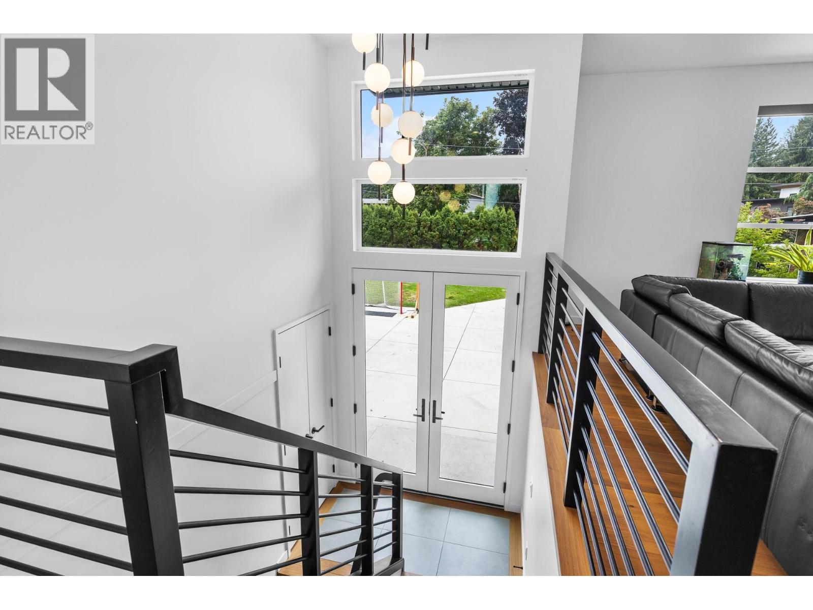 624 Bonjou Road, Kelowna, British Columbia  V1W 1M5 - Photo 2 - 10401859