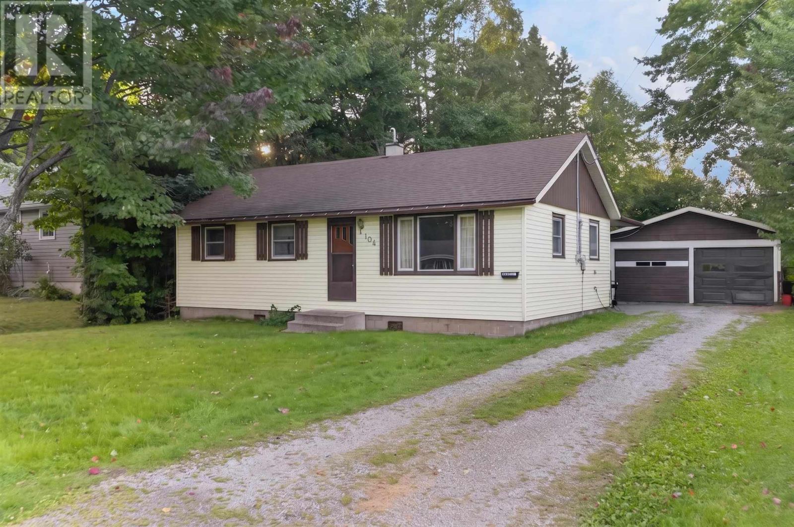 104 Eastern Ave, Sault Ste. Marie, Ontario  P6A 4R2 - Photo 3 - SM262552
