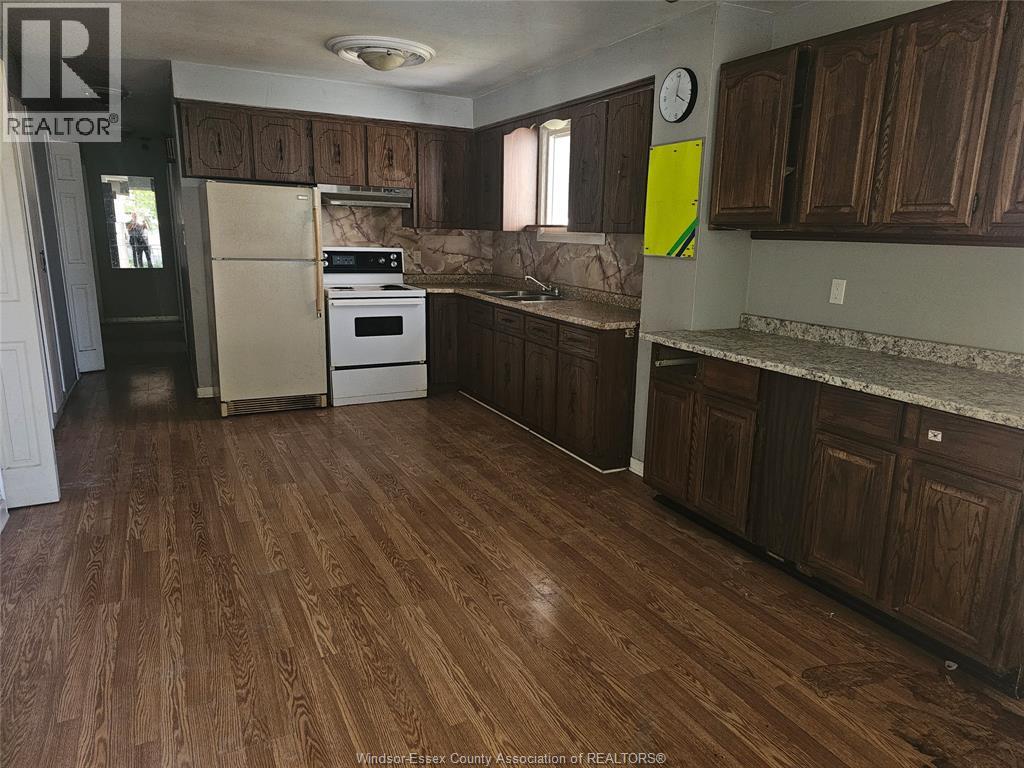 931 Campbell Ave, Windsor, Ontario  N9B 2J4 - Photo 2 - 26021105