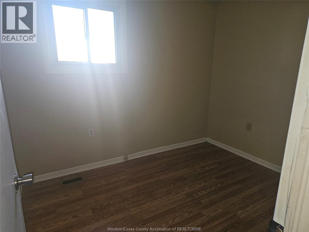 931 Campbell Ave, Windsor, Ontario  N9B 2J4 - Photo 4 - 26021105