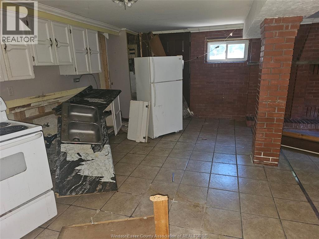 931 Campbell Ave, Windsor, Ontario  N9B 2J4 - Photo 10 - 26021105