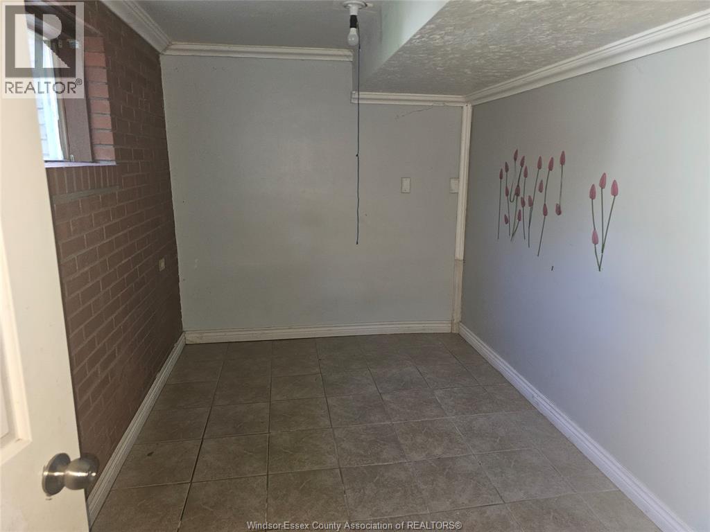 931 Campbell Ave, Windsor, Ontario  N9B 2J4 - Photo 12 - 26021105