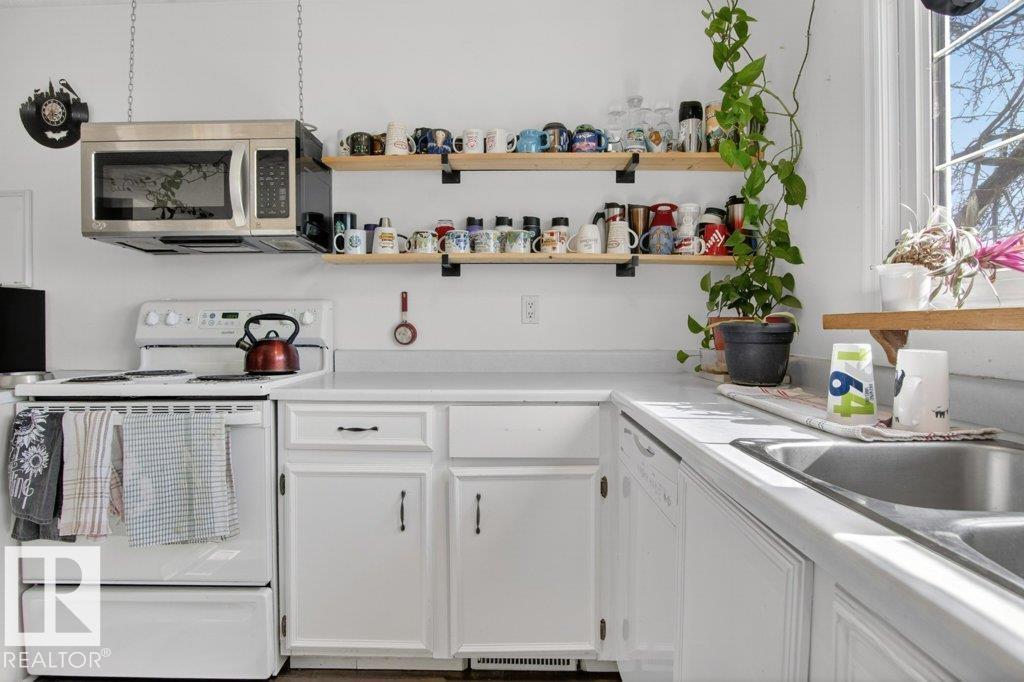 2104 145 AV NW