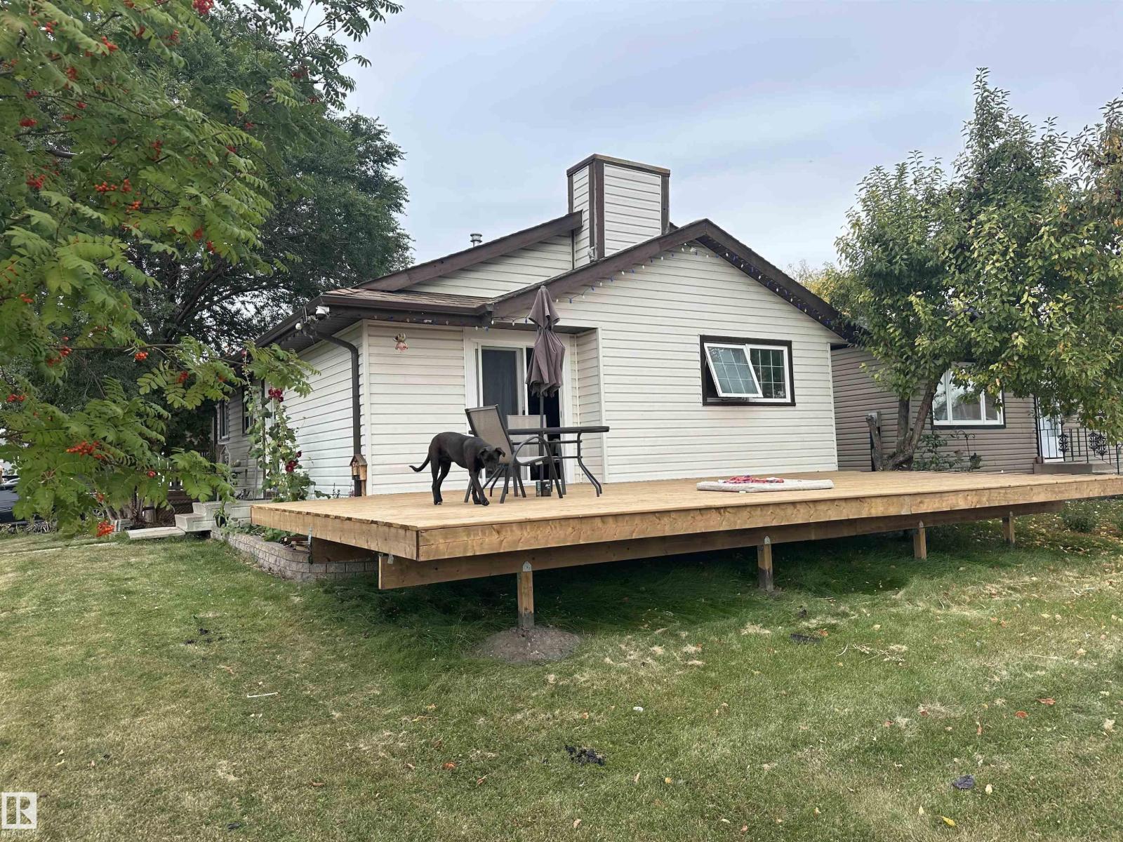 2104 145 AV NW