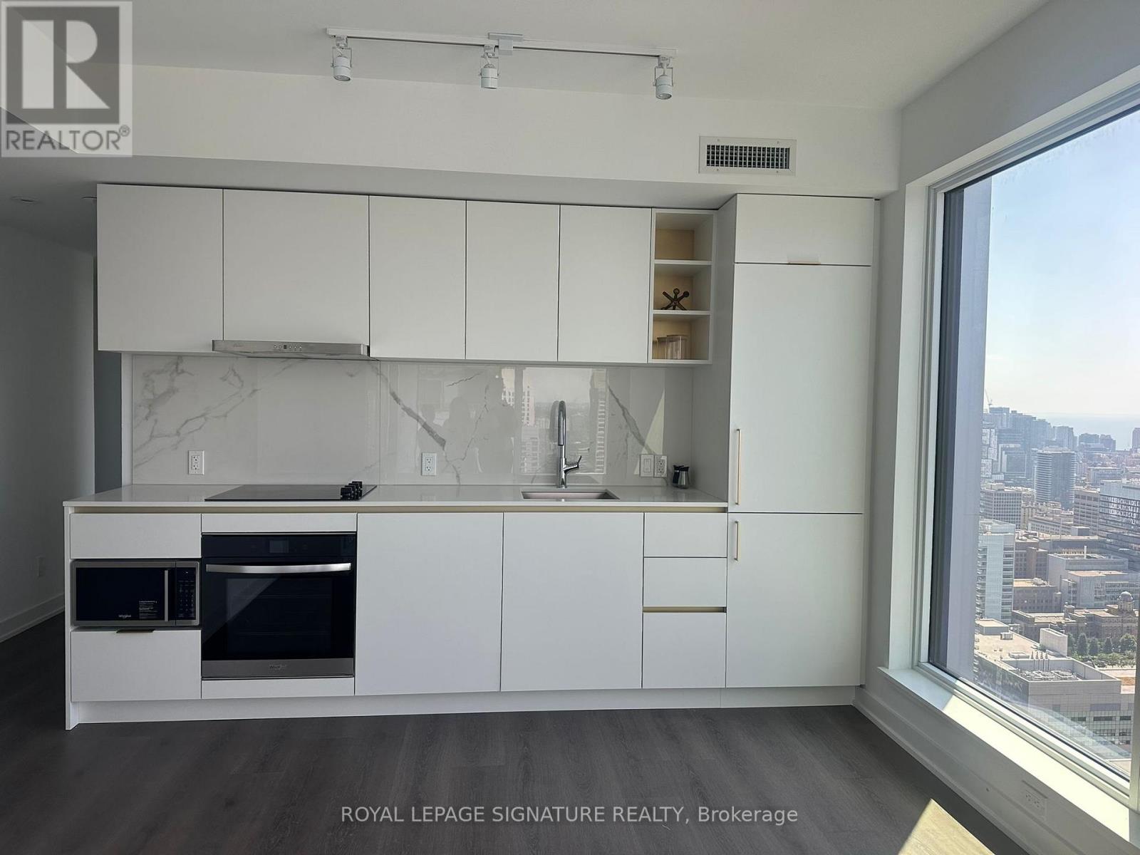 5703 - 8 Wellesley Street W, Toronto, Ontario  M4Y 0J5 - Photo 3 - C13836766