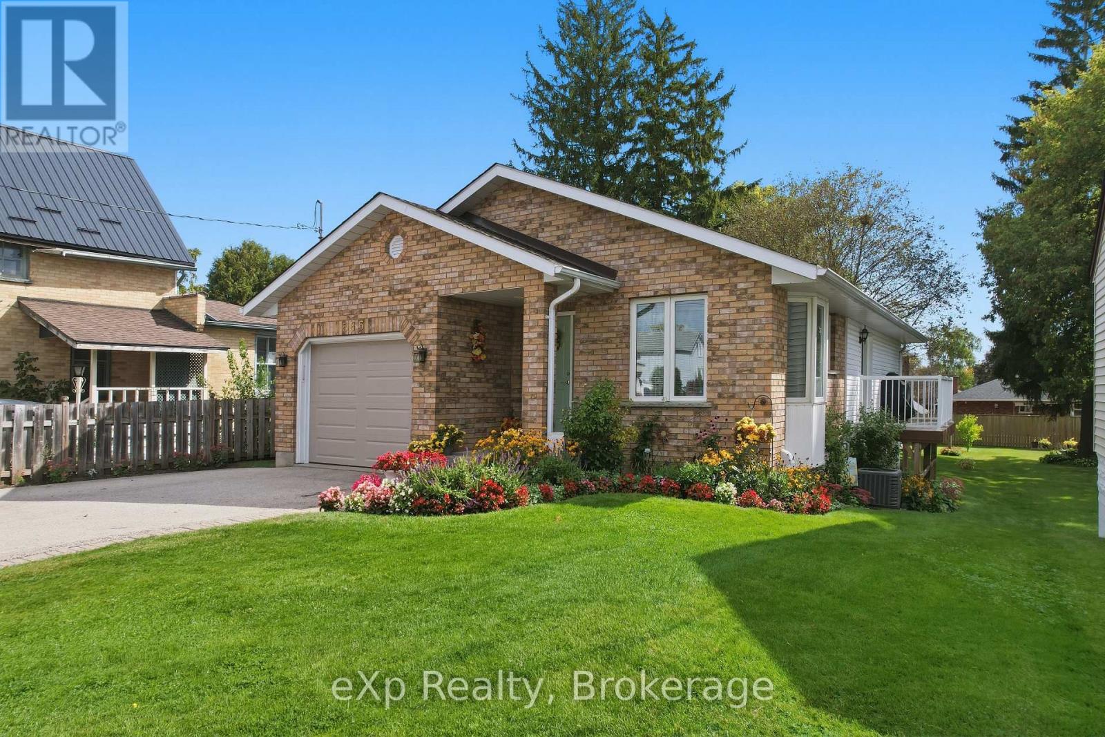 565 9th Street, Hanover, Ontario N4N 1M3 - Photo 1 - X13836768