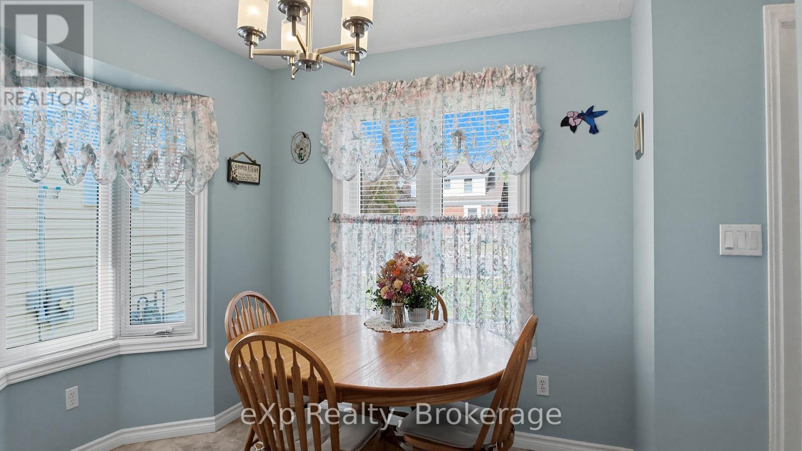 565 9th Street, Hanover, Ontario N4N 1M3 - Photo 3 - X13836768