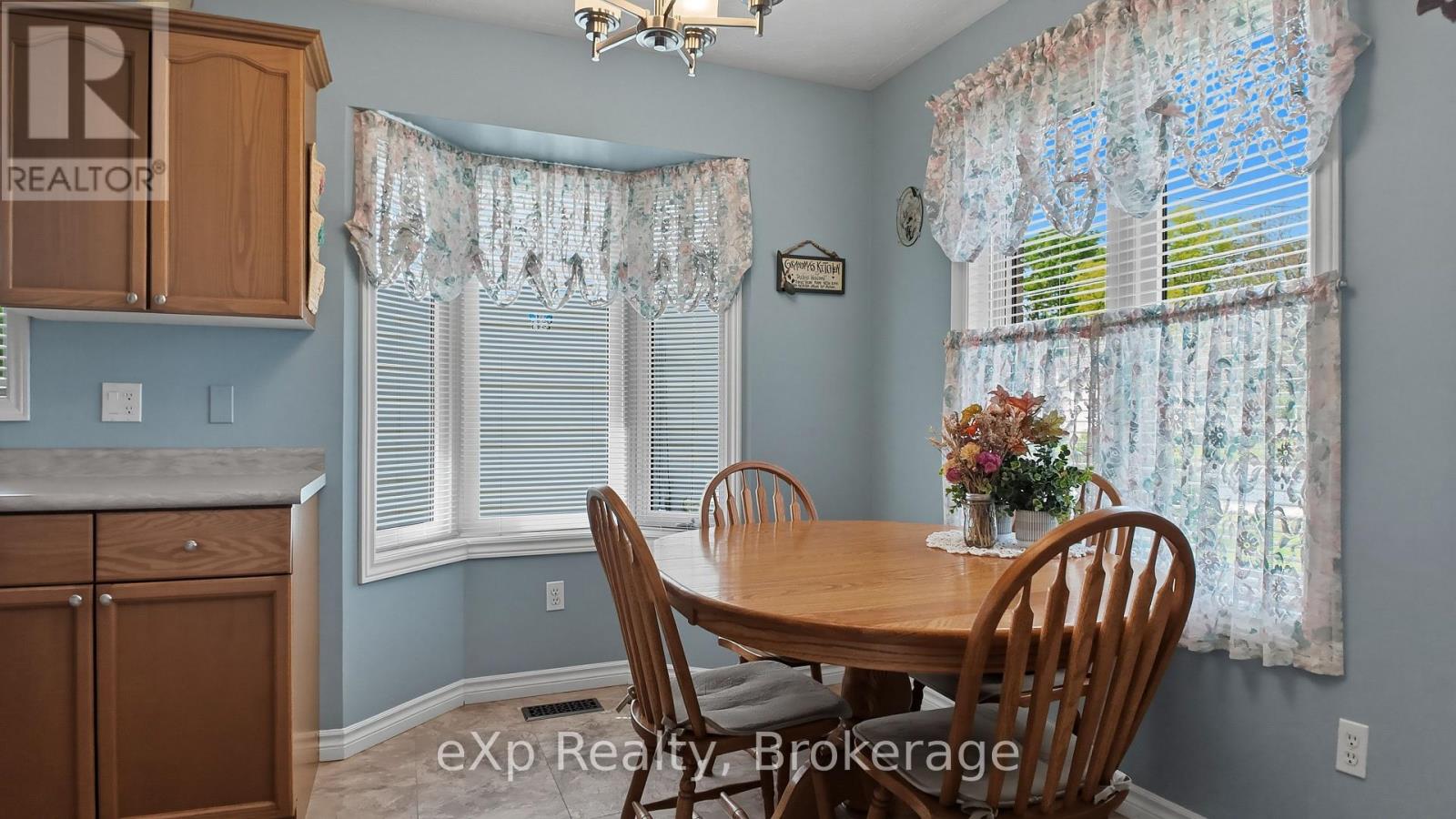 565 9th Street, Hanover, Ontario N4N 1M3 - Photo 4 - X13836768