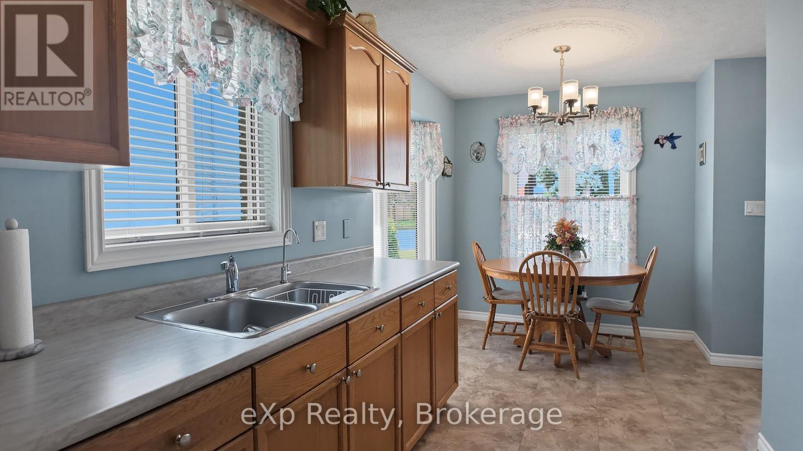 565 9th Street, Hanover, Ontario N4N 1M3 - Photo 5 - X13836768