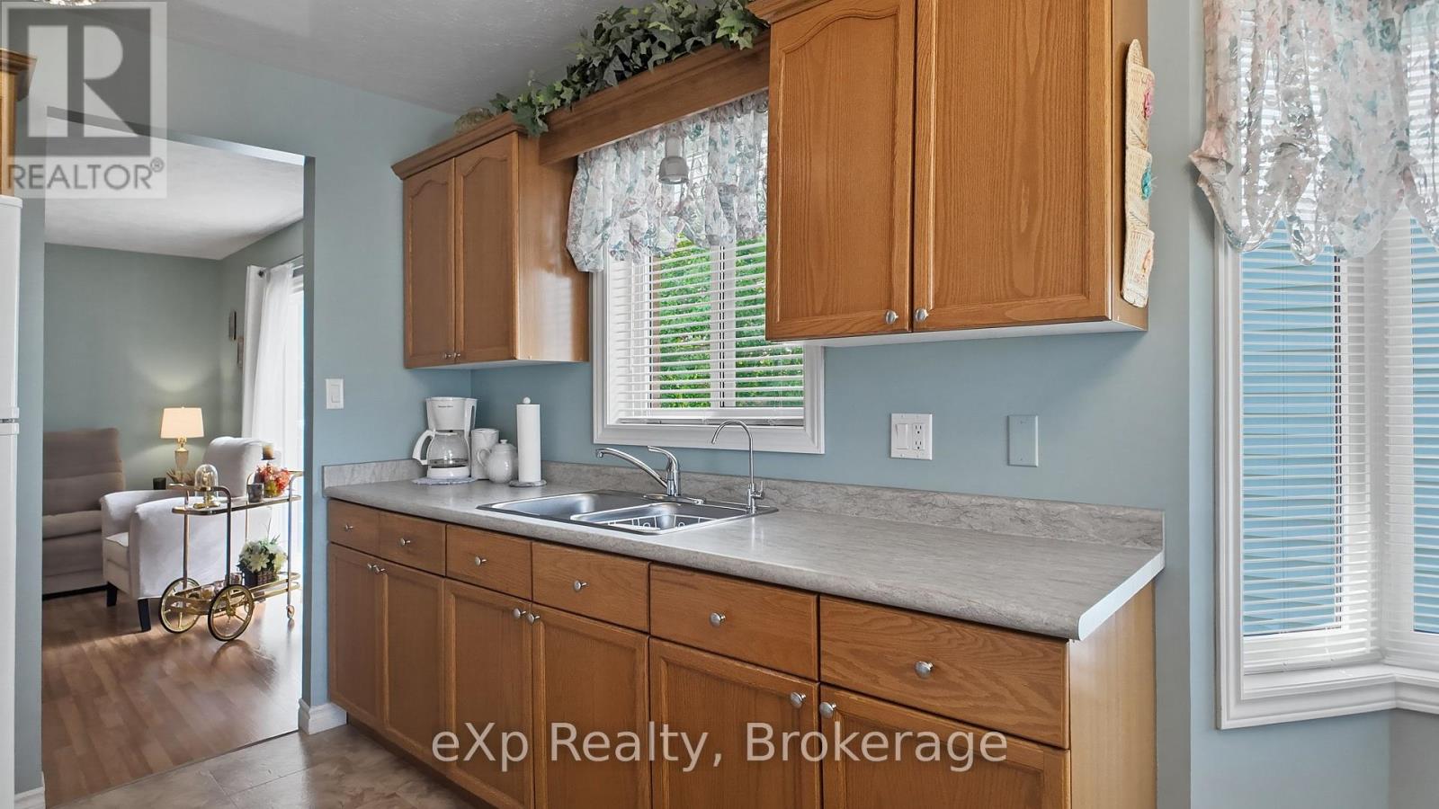 565 9th Street, Hanover, Ontario N4N 1M3 - Photo 6 - X13836768