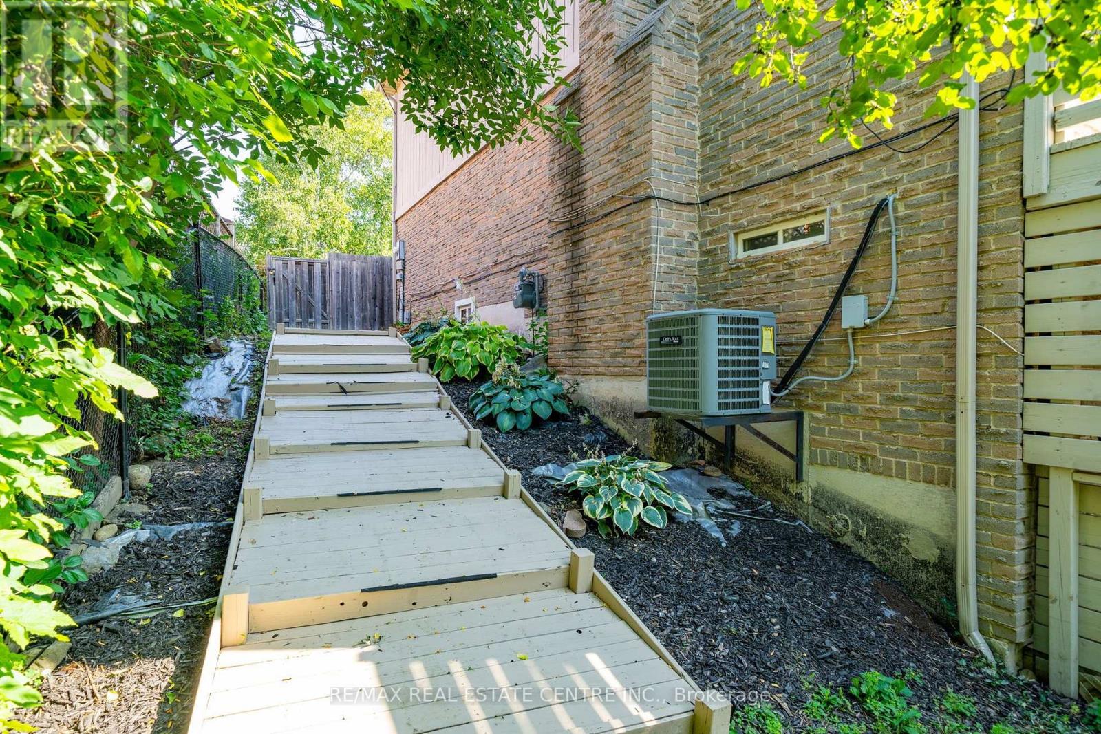 44 Madelaine Crescent, Brampton, Ontario  L6S 2Y9 - Photo 47 - W13816188