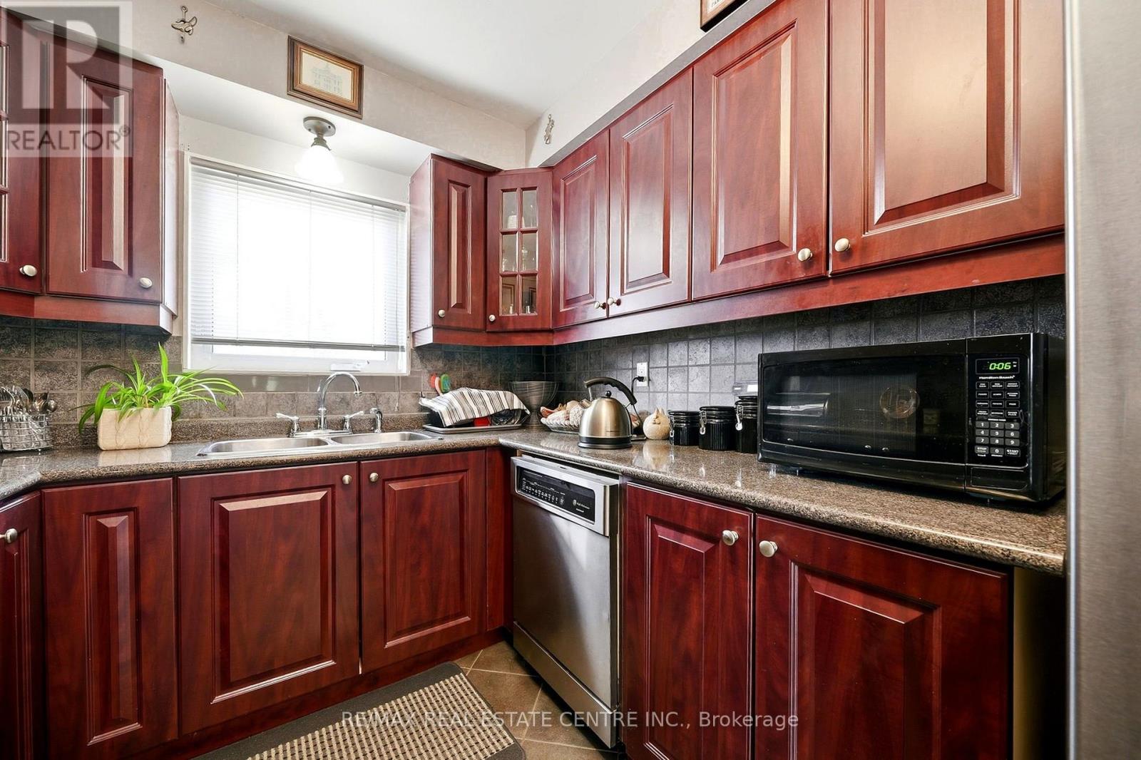 44 Madelaine Crescent, Brampton, Ontario  L6S 2Y9 - Photo 18 - W13816188