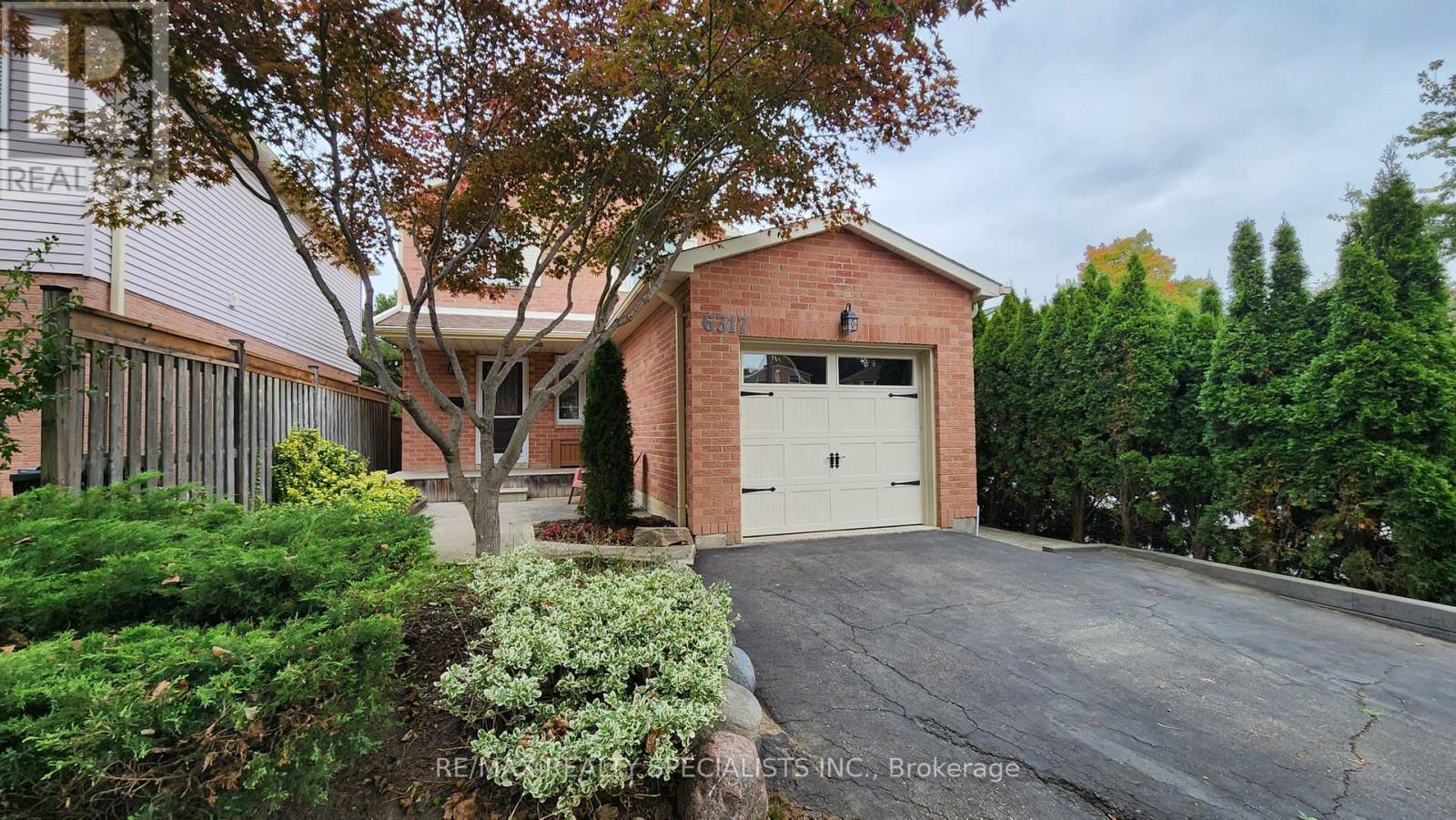 6317 Martel Court, Mississauga, Ontario  L5N 3H6 - Photo 2 - W13836250