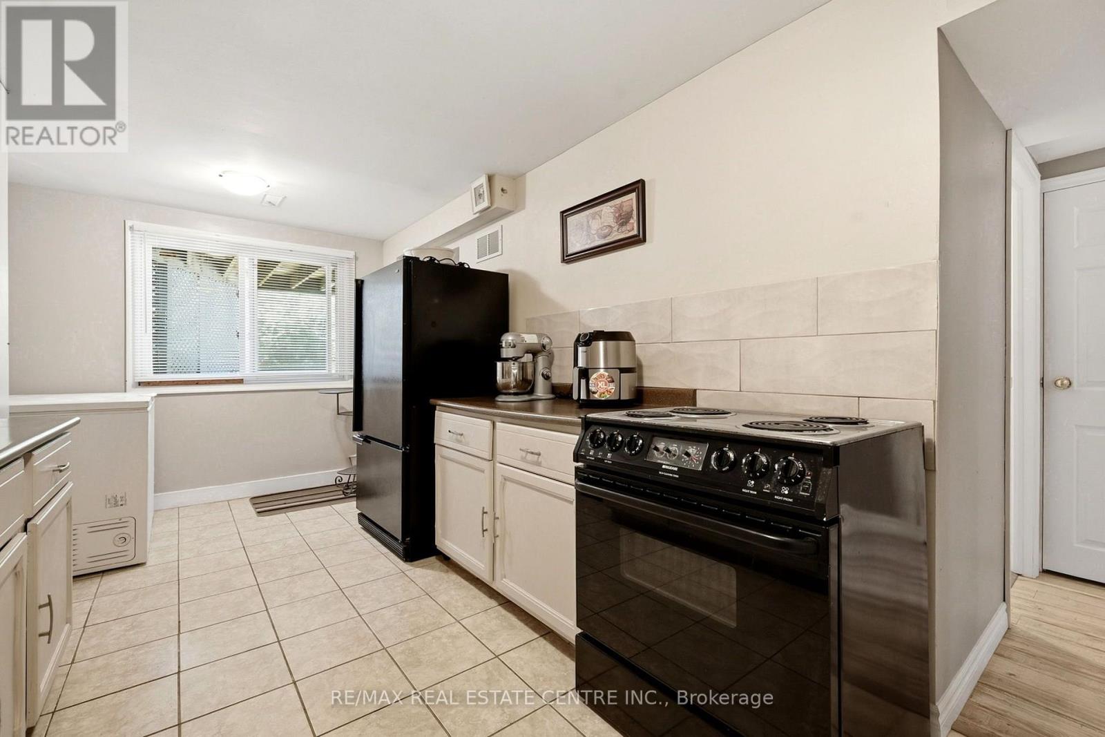 44 Madelaine Crescent, Brampton, Ontario  L6S 2Y9 - Photo 41 - W13816188