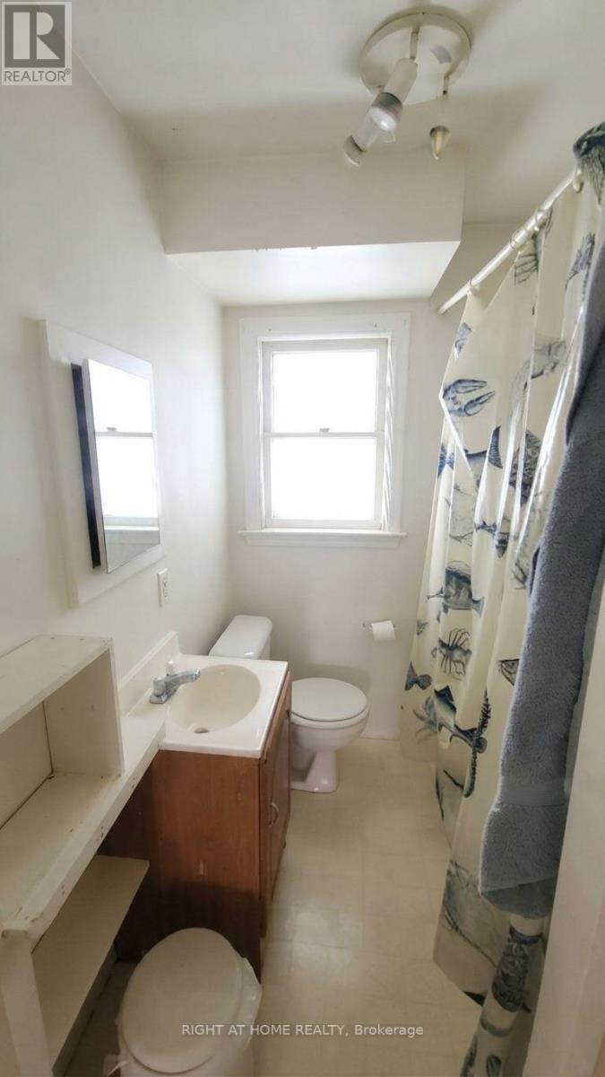 37 Deforest Road, Toronto, Ontario  M6S 1J1 - Photo 7 - W13826096
