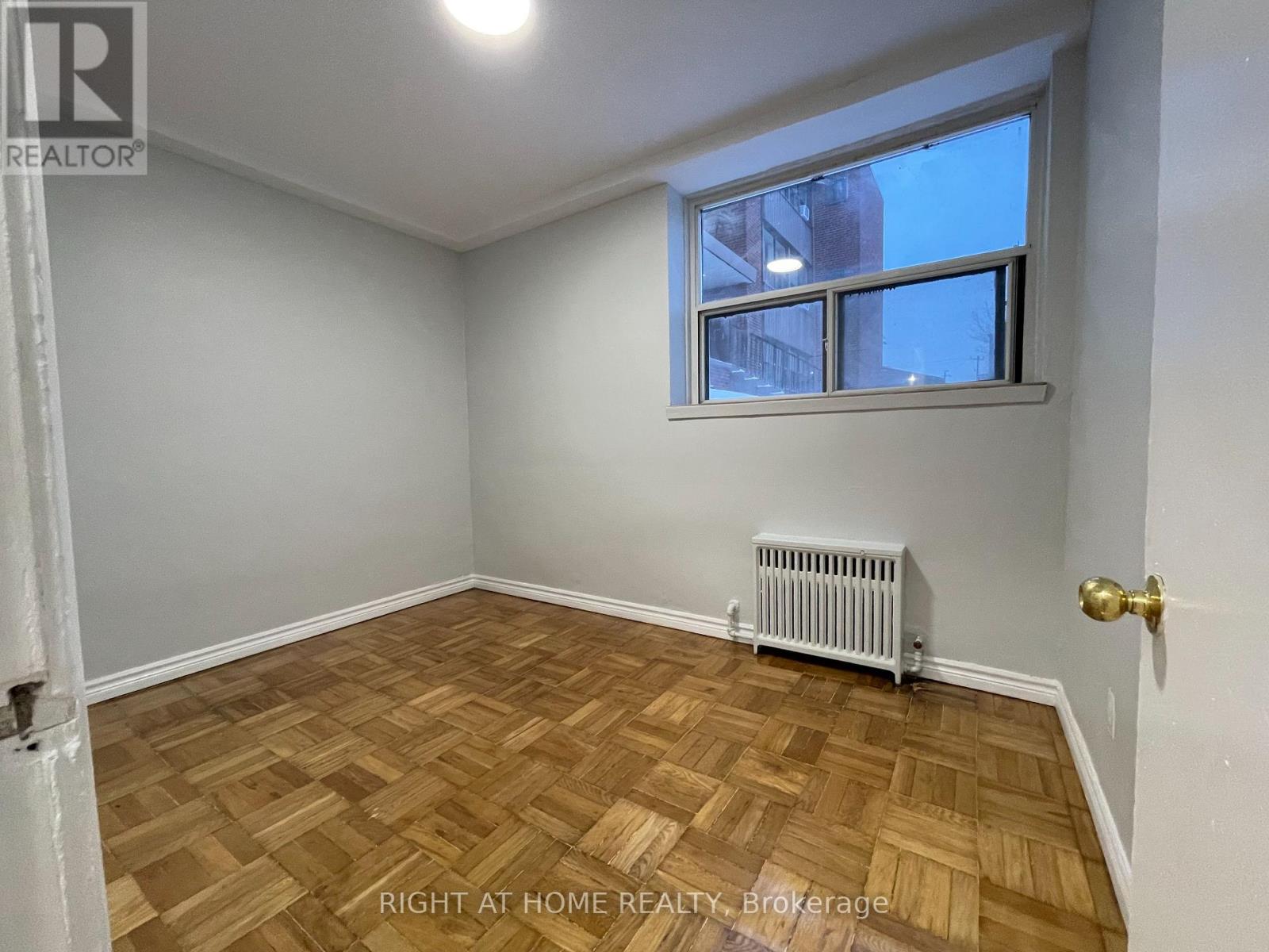 B12 - 33 Flamborough Drive, Toronto, Ontario  M6M 2R5 - Photo 6 - W13836782