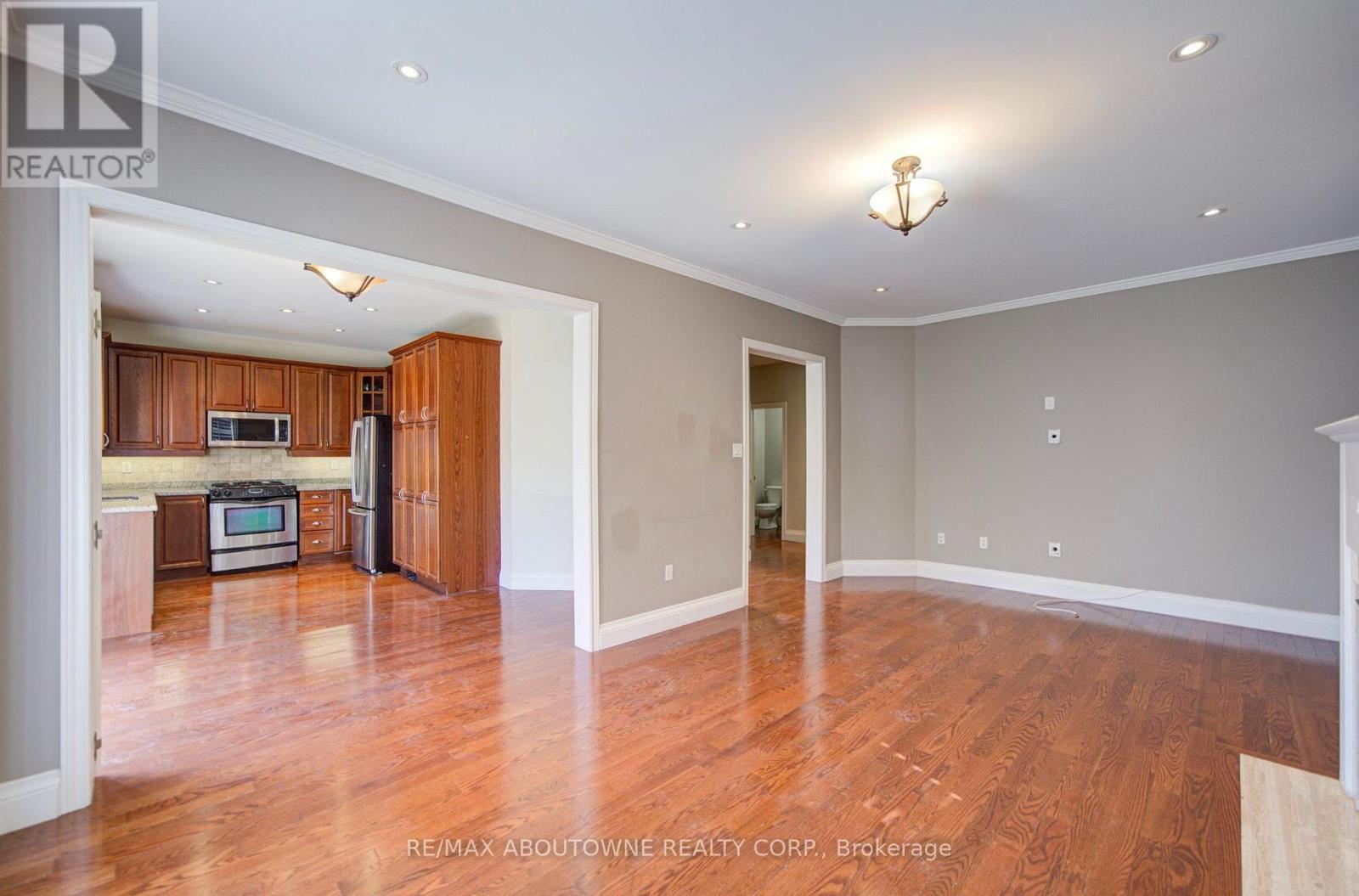2435 Hertfordshire Way, Oakville, Ontario  L6H 7M8 - Photo 13 - W13836842
