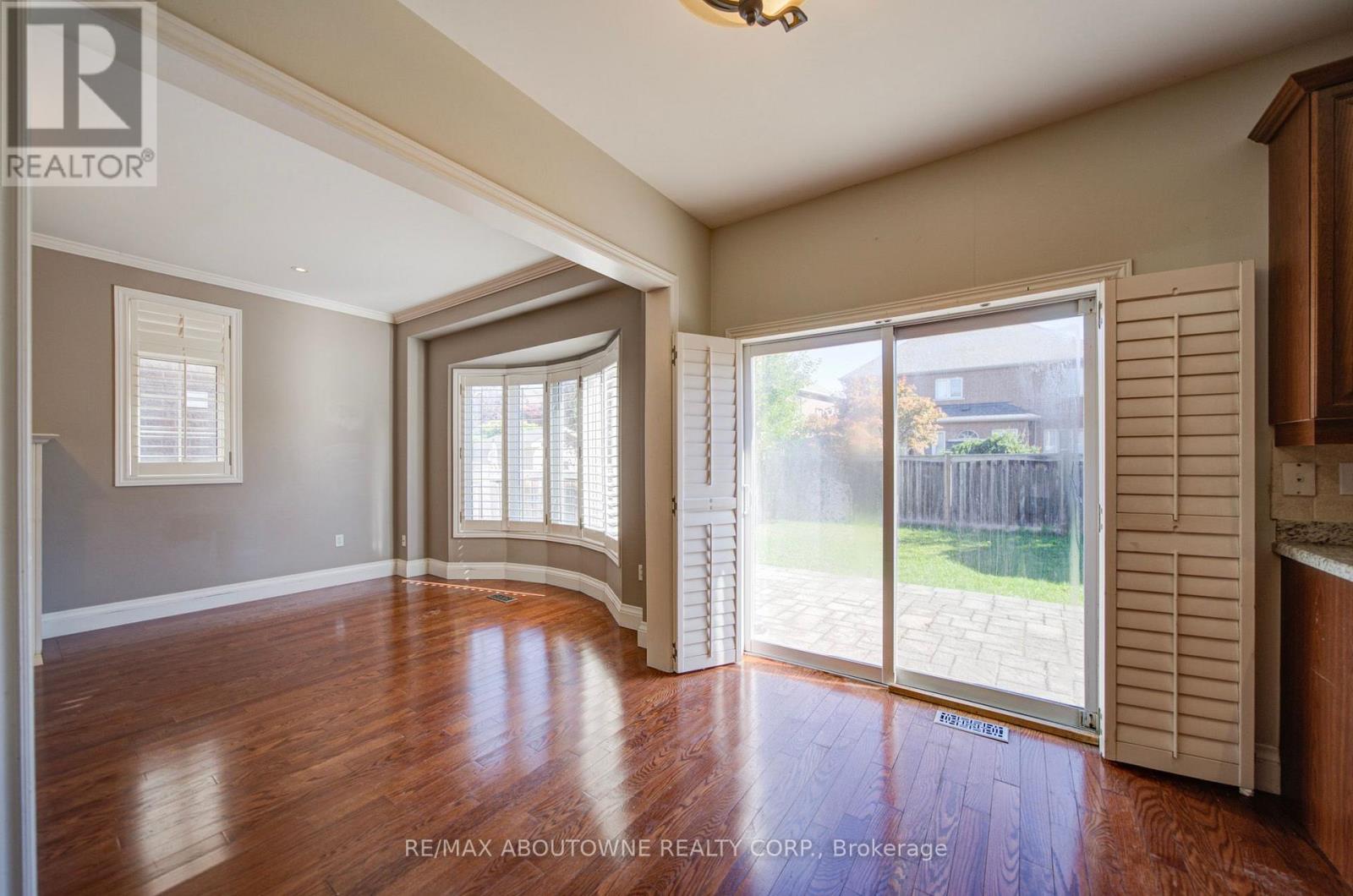 2435 Hertfordshire Way, Oakville, Ontario  L6H 7M8 - Photo 16 - W13836842