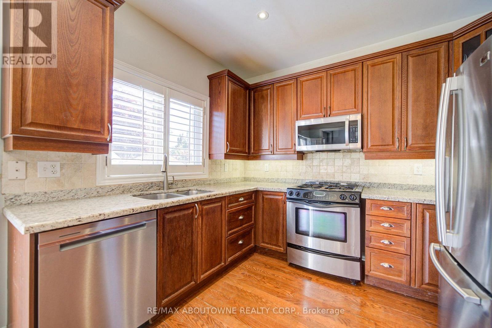 2435 Hertfordshire Way, Oakville, Ontario  L6H 7M8 - Photo 17 - W13836842