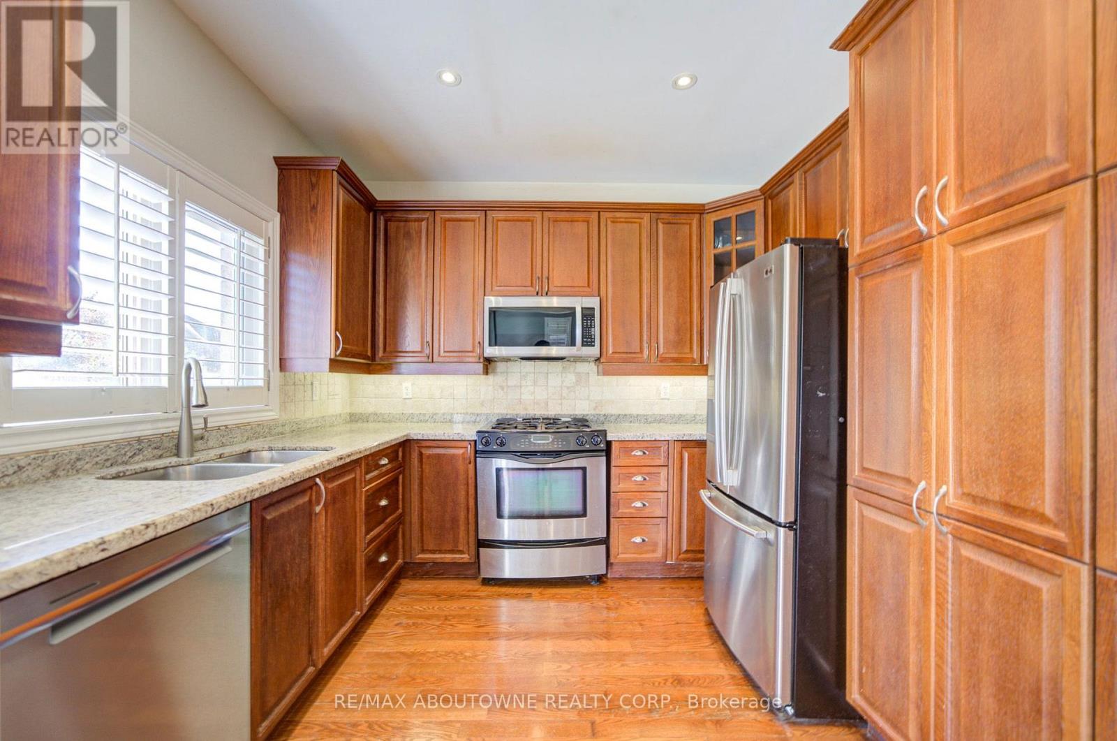 2435 Hertfordshire Way, Oakville, Ontario  L6H 7M8 - Photo 18 - W13836842