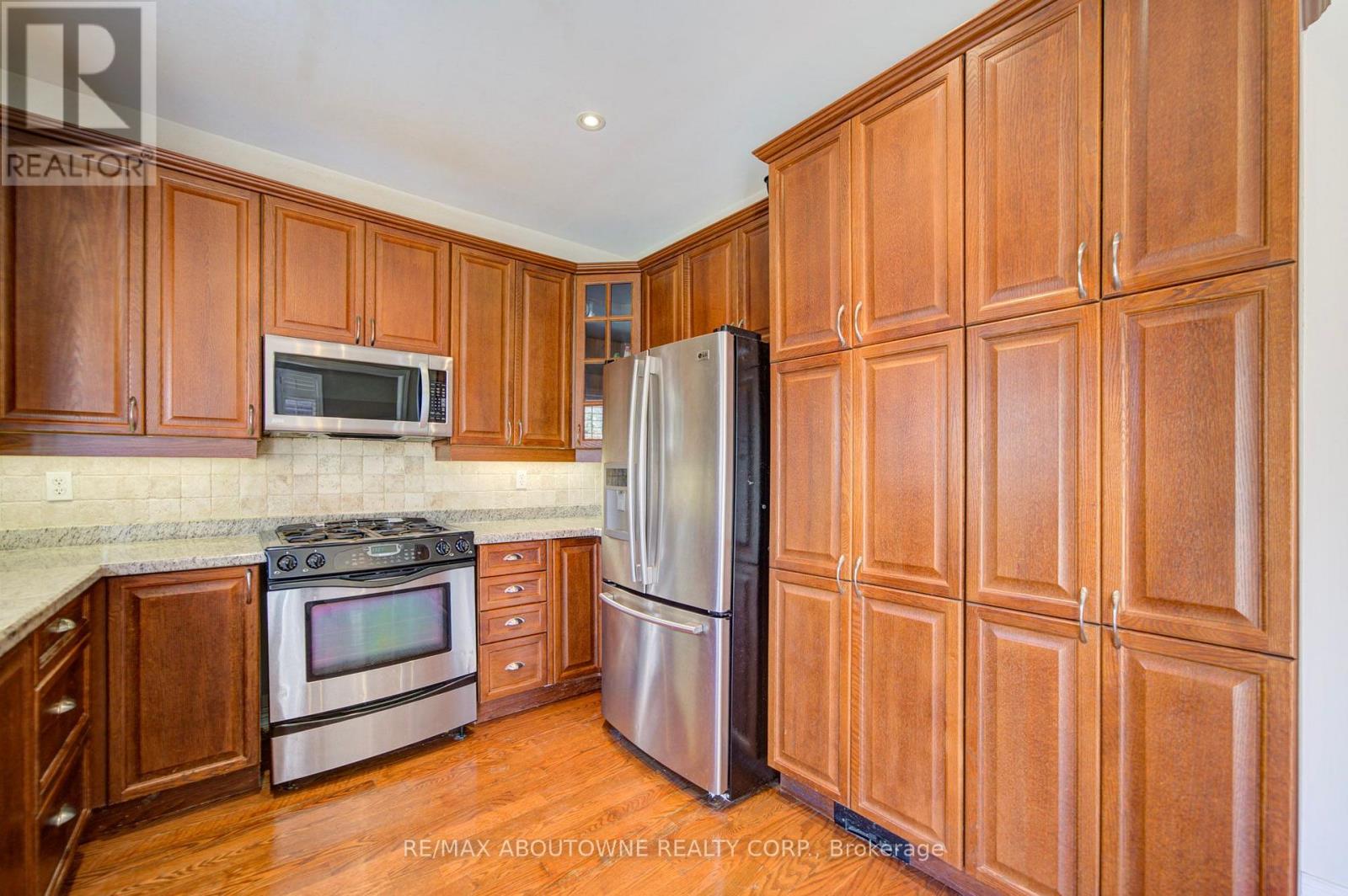 2435 Hertfordshire Way, Oakville, Ontario  L6H 7M8 - Photo 19 - W13836842