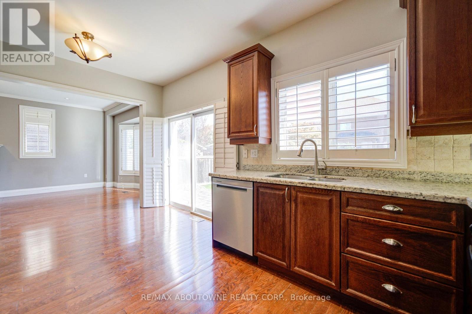 2435 Hertfordshire Way, Oakville, Ontario  L6H 7M8 - Photo 20 - W13836842