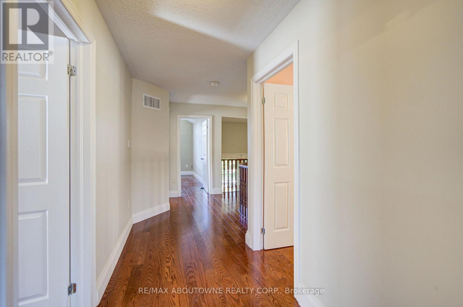 2435 Hertfordshire Way, Oakville, Ontario  L6H 7M8 - Photo 21 - W13836842
