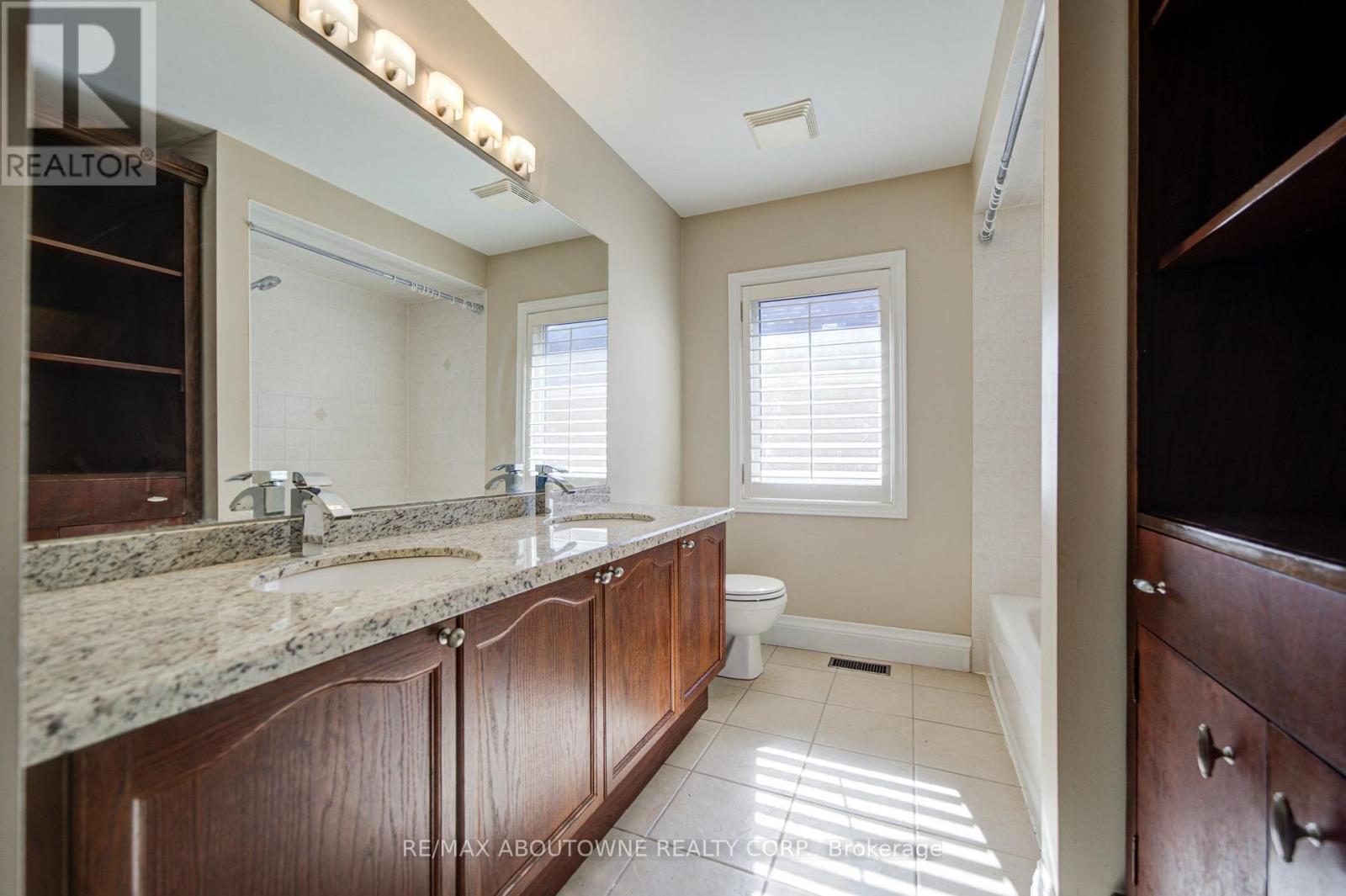 2435 Hertfordshire Way, Oakville, Ontario  L6H 7M8 - Photo 25 - W13836842