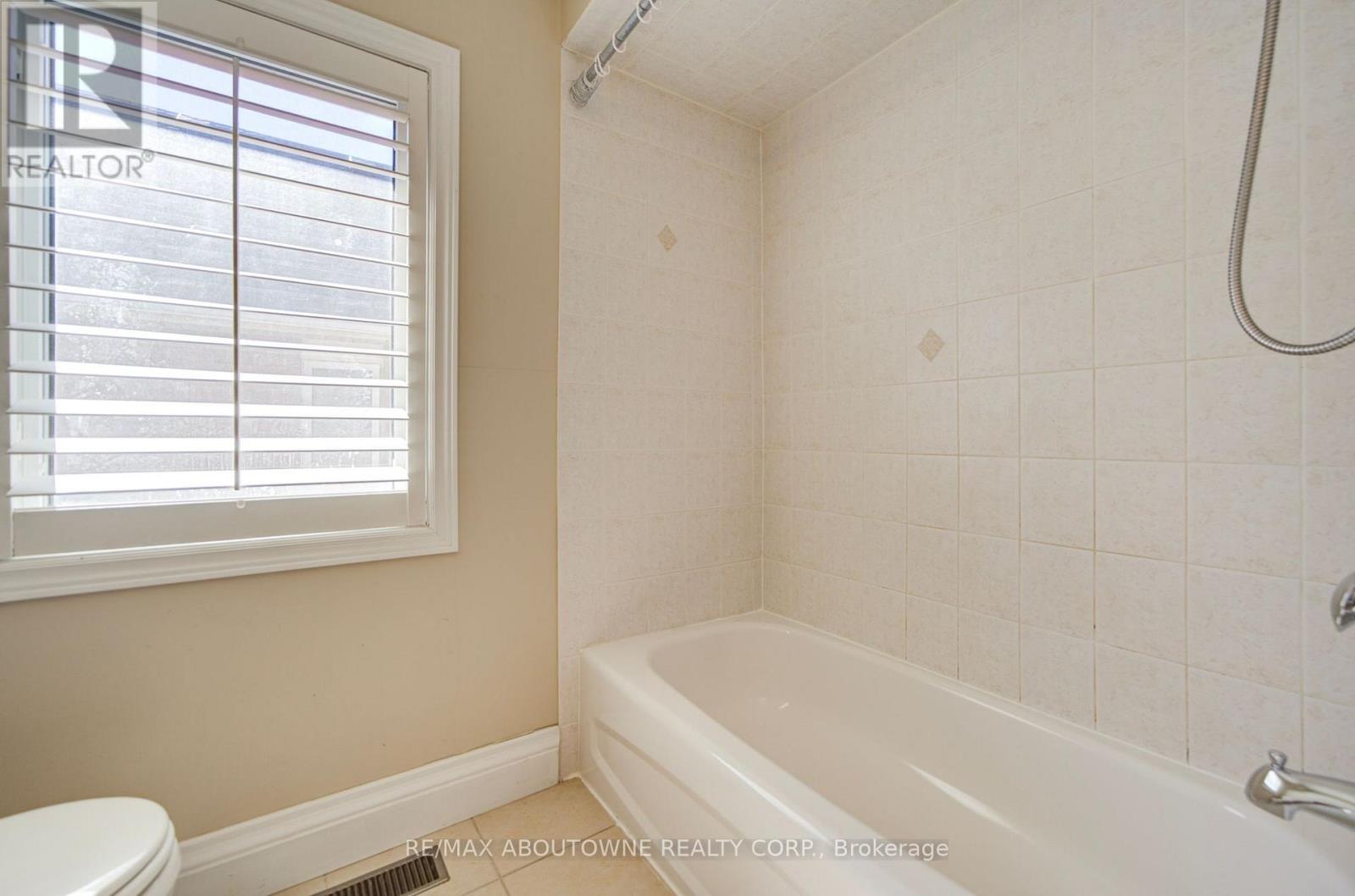 2435 Hertfordshire Way, Oakville, Ontario  L6H 7M8 - Photo 26 - W13836842