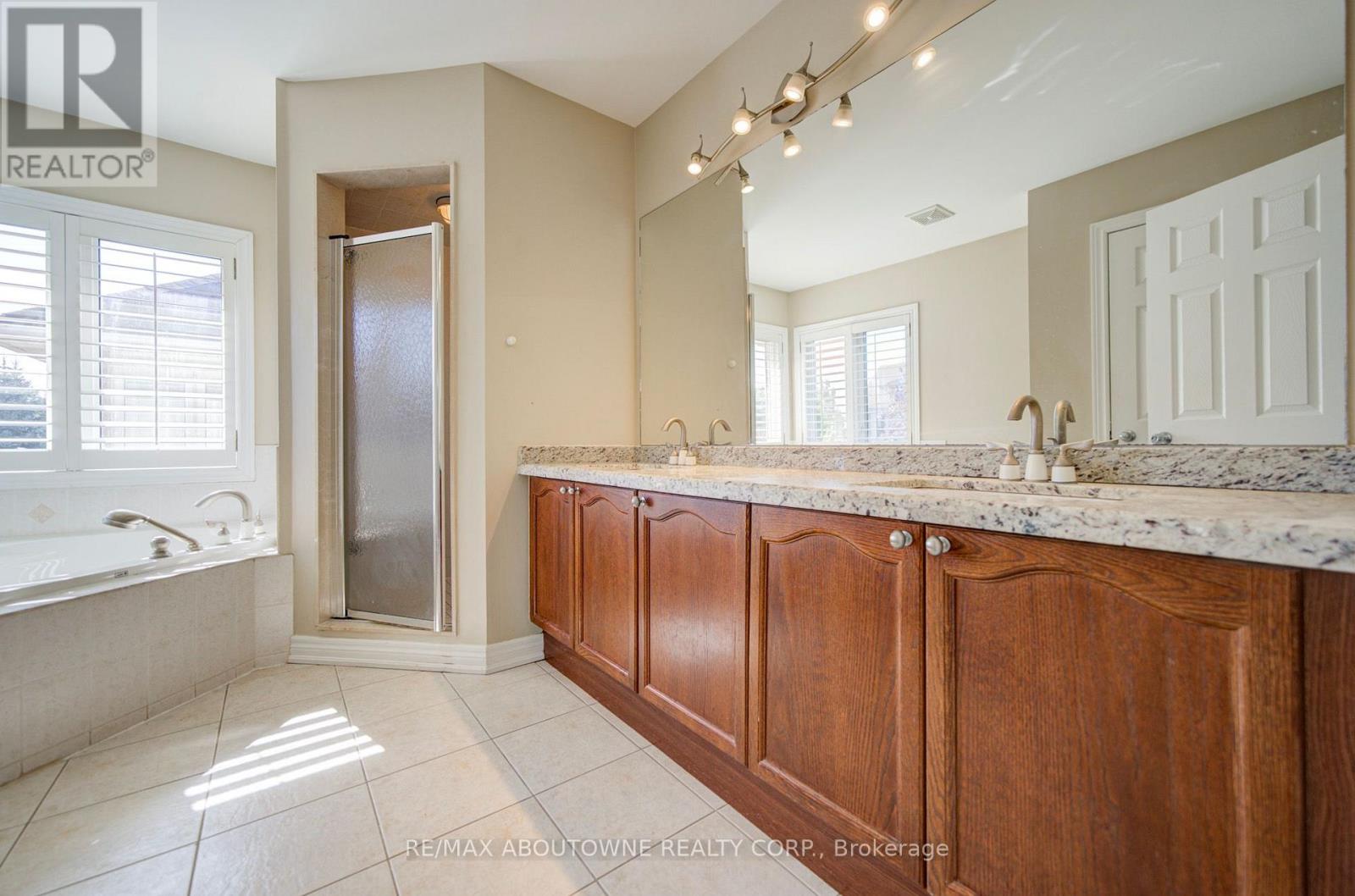 2435 Hertfordshire Way, Oakville, Ontario  L6H 7M8 - Photo 32 - W13836842