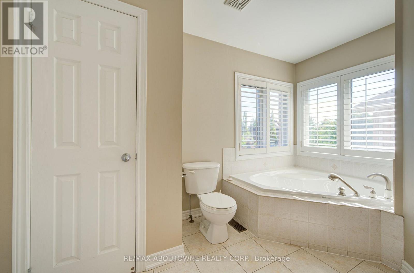 2435 Hertfordshire Way, Oakville, Ontario  L6H 7M8 - Photo 33 - W13836842