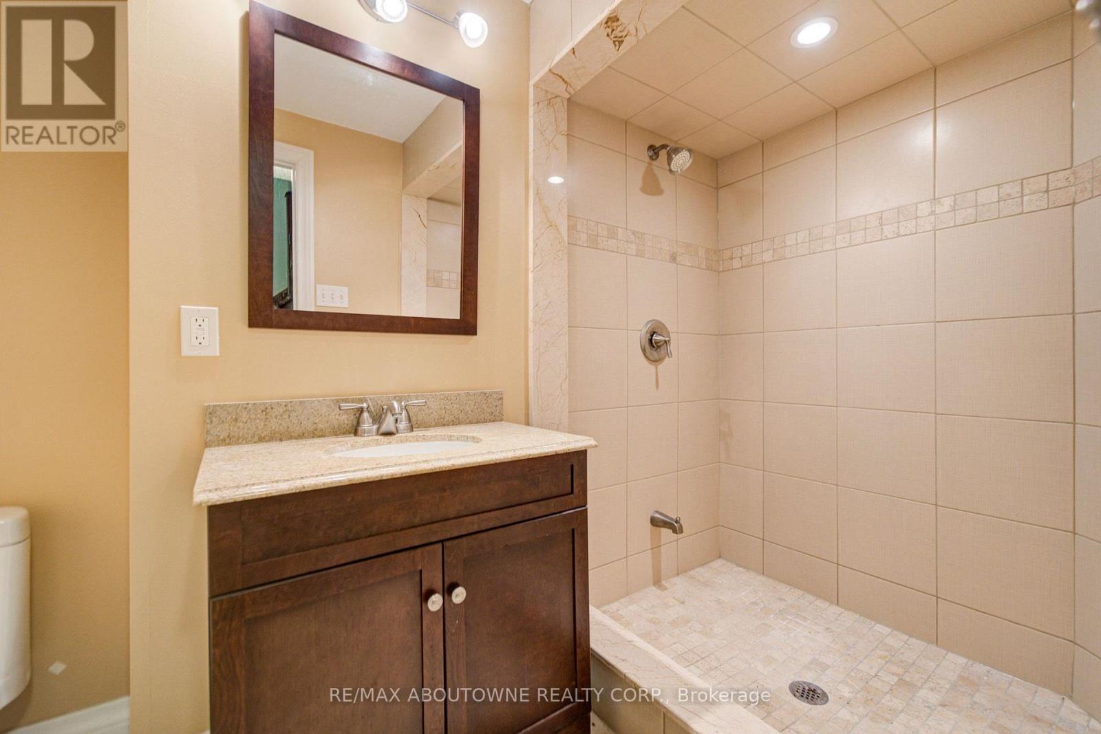 2435 Hertfordshire Way, Oakville, Ontario  L6H 7M8 - Photo 39 - W13836842