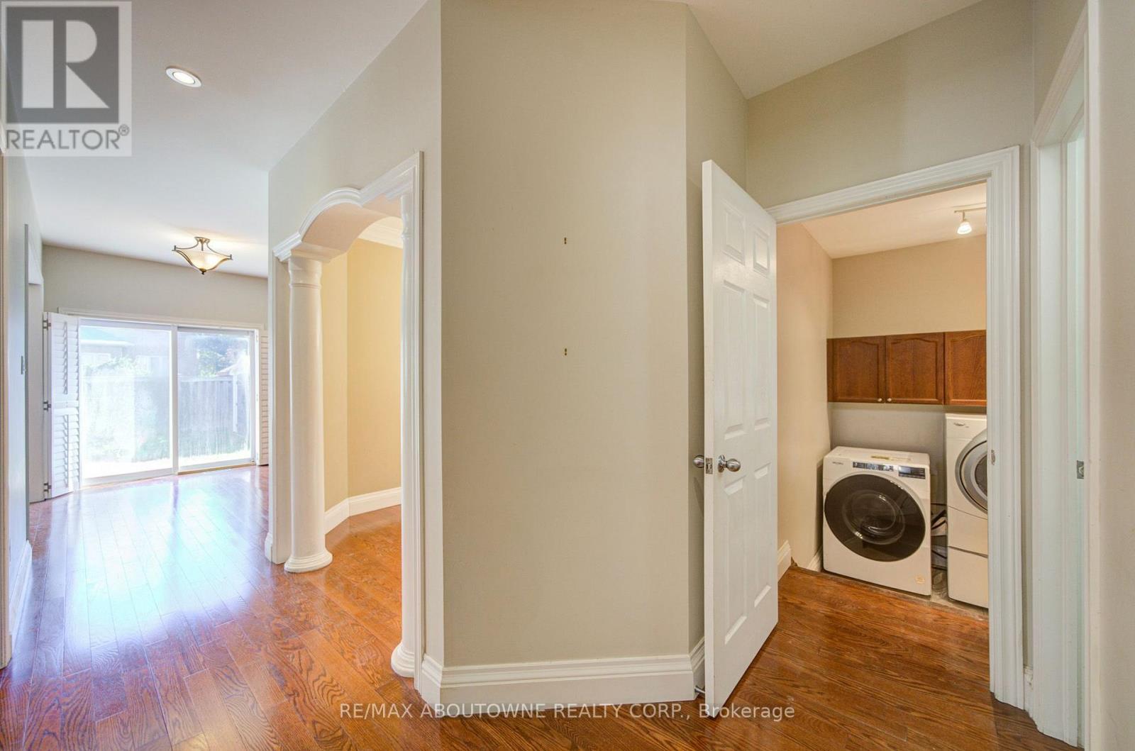 2435 Hertfordshire Way, Oakville, Ontario  L6H 7M8 - Photo 4 - W13836842