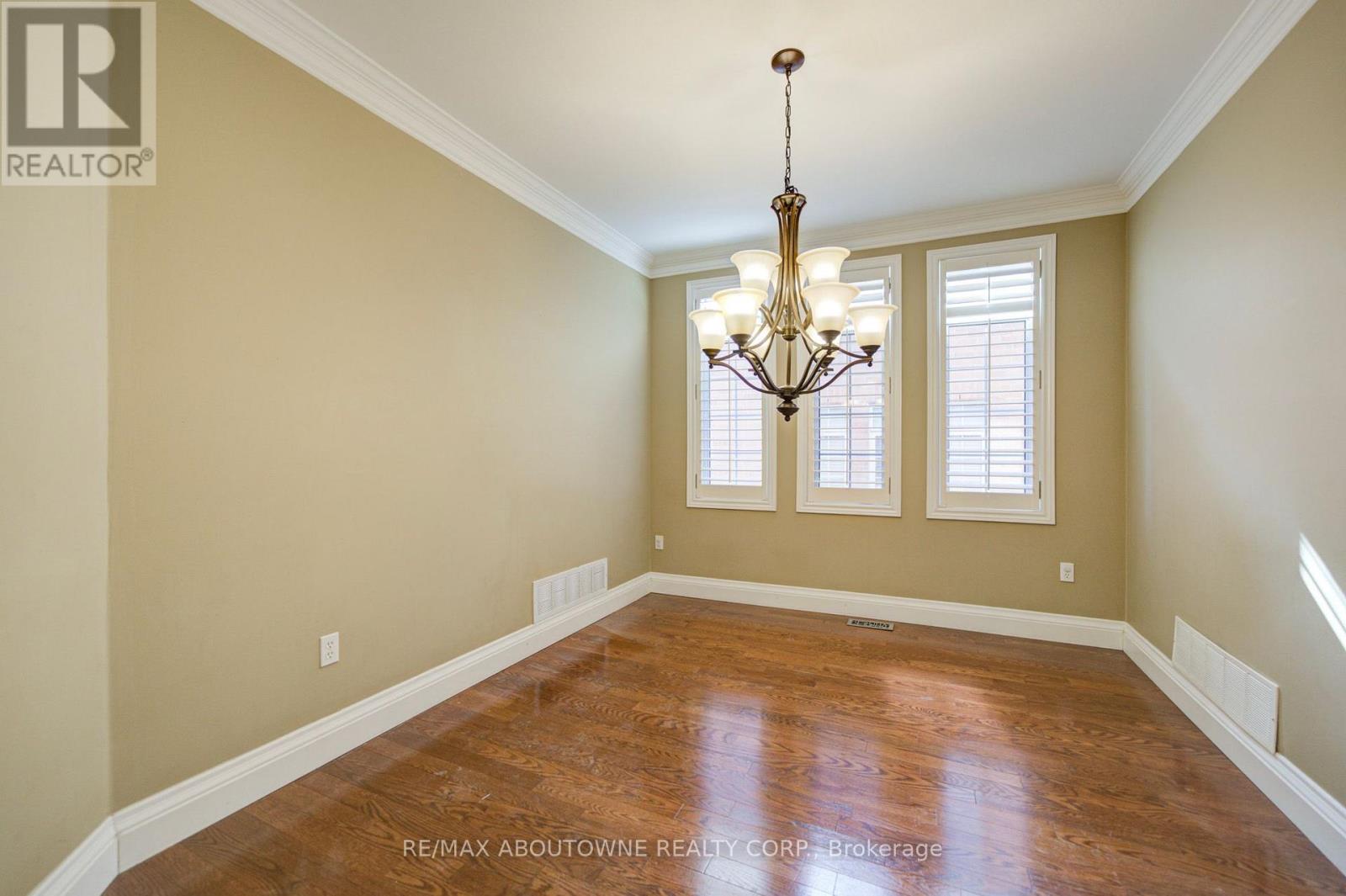 2435 Hertfordshire Way, Oakville, Ontario  L6H 7M8 - Photo 7 - W13836842
