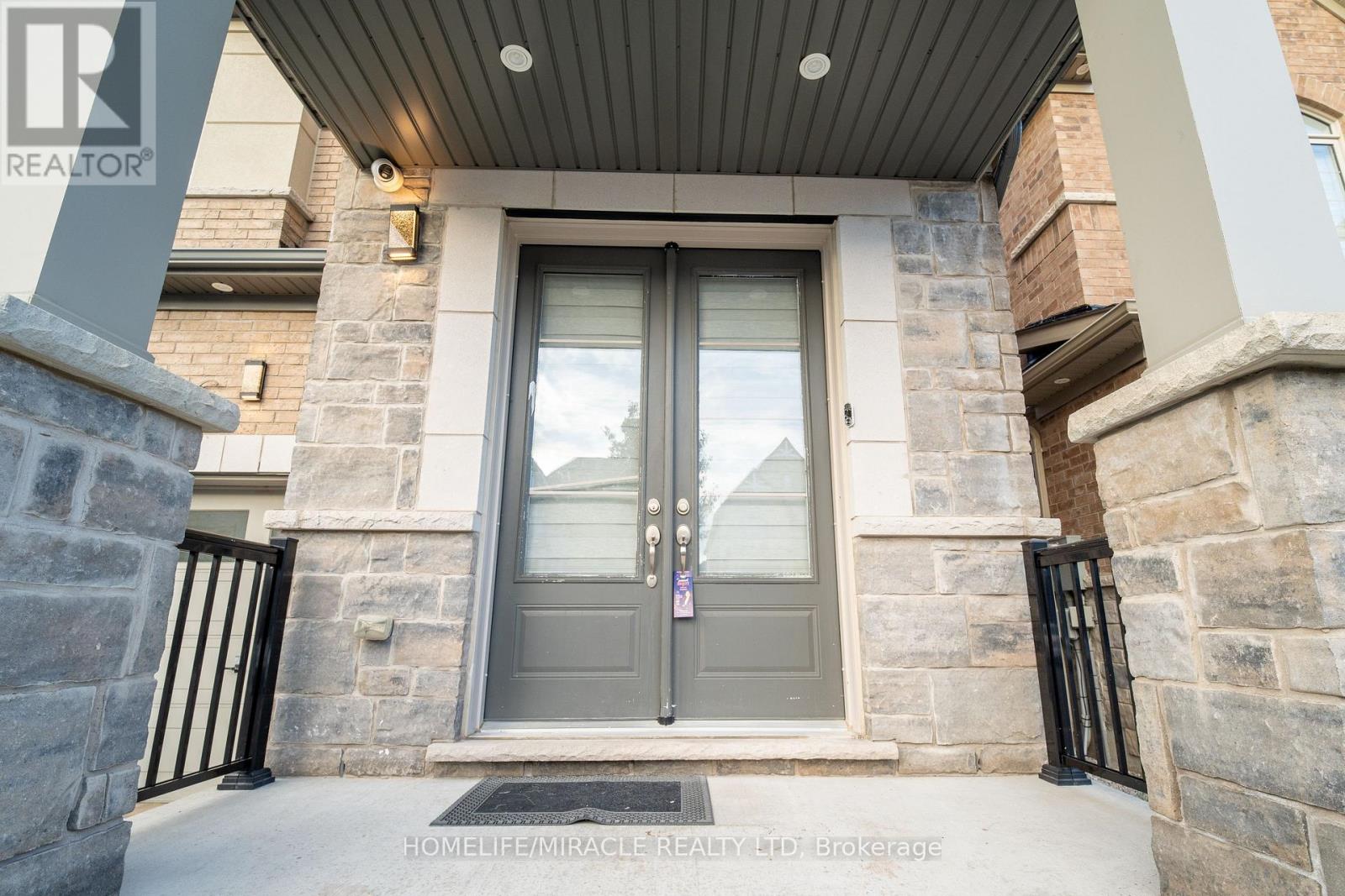 23 Hendricks Crescent, Brampton, Ontario L6Y 4L2 - Photo 3 - W13830932