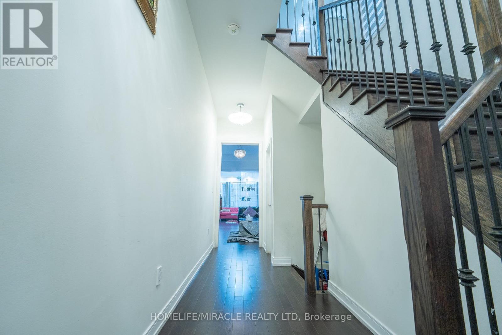 23 Hendricks Crescent, Brampton, Ontario L6Y 4L2 - Photo 4 - W13830932
