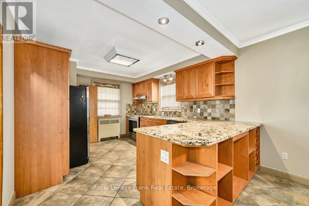 1535 Dundas Street E, Whitby, Ontario L1N 2K6 - Photo 10 - E13836950