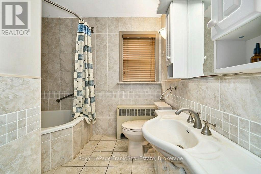 1535 Dundas Street E, Whitby, Ontario L1N 2K6 - Photo 18 - E13836950