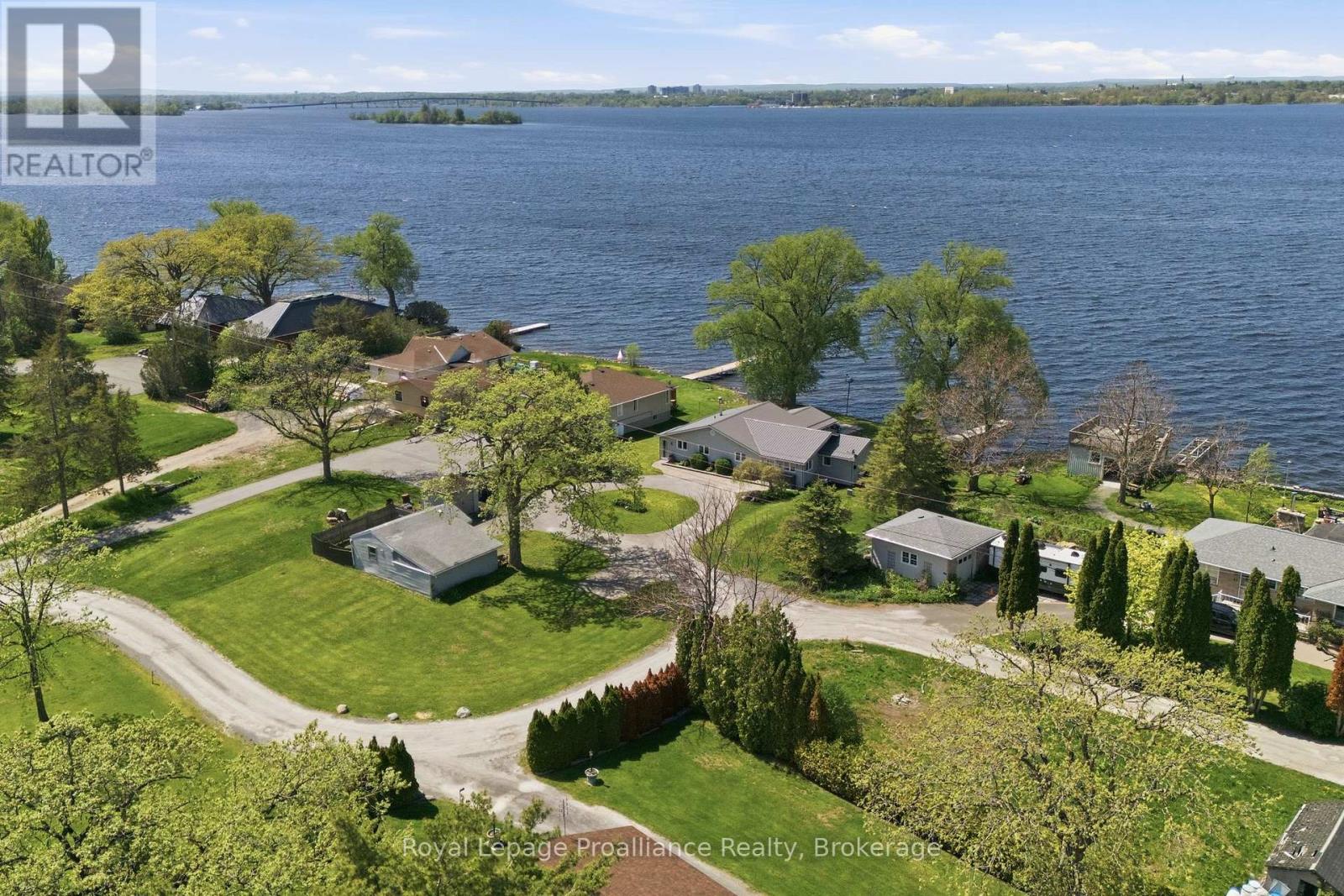 33 PEATS POINT LANE, Prince Edward County, Ontario