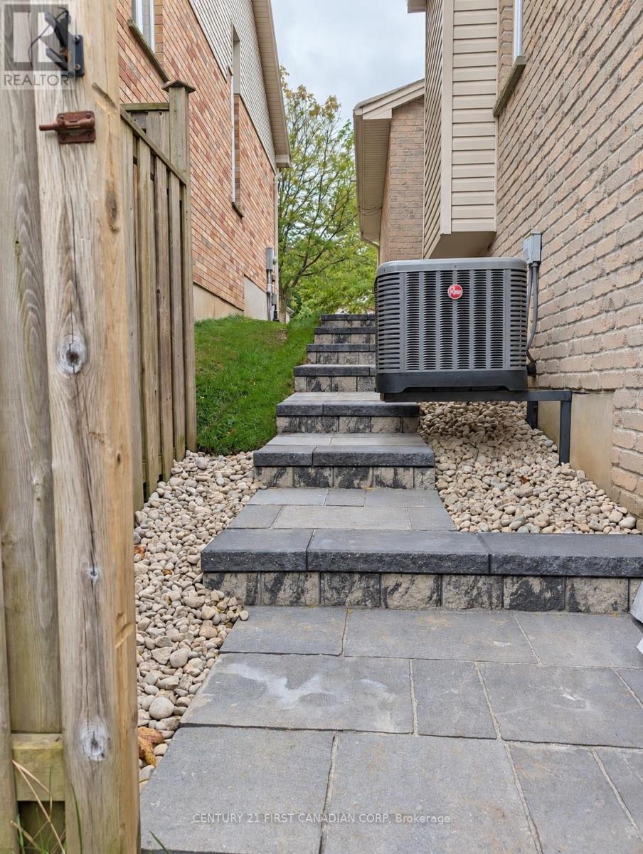 Lower - 924 Guildwood Boulevard, London North, Ontario  N6H 5S9 - Photo 12 - X13836954