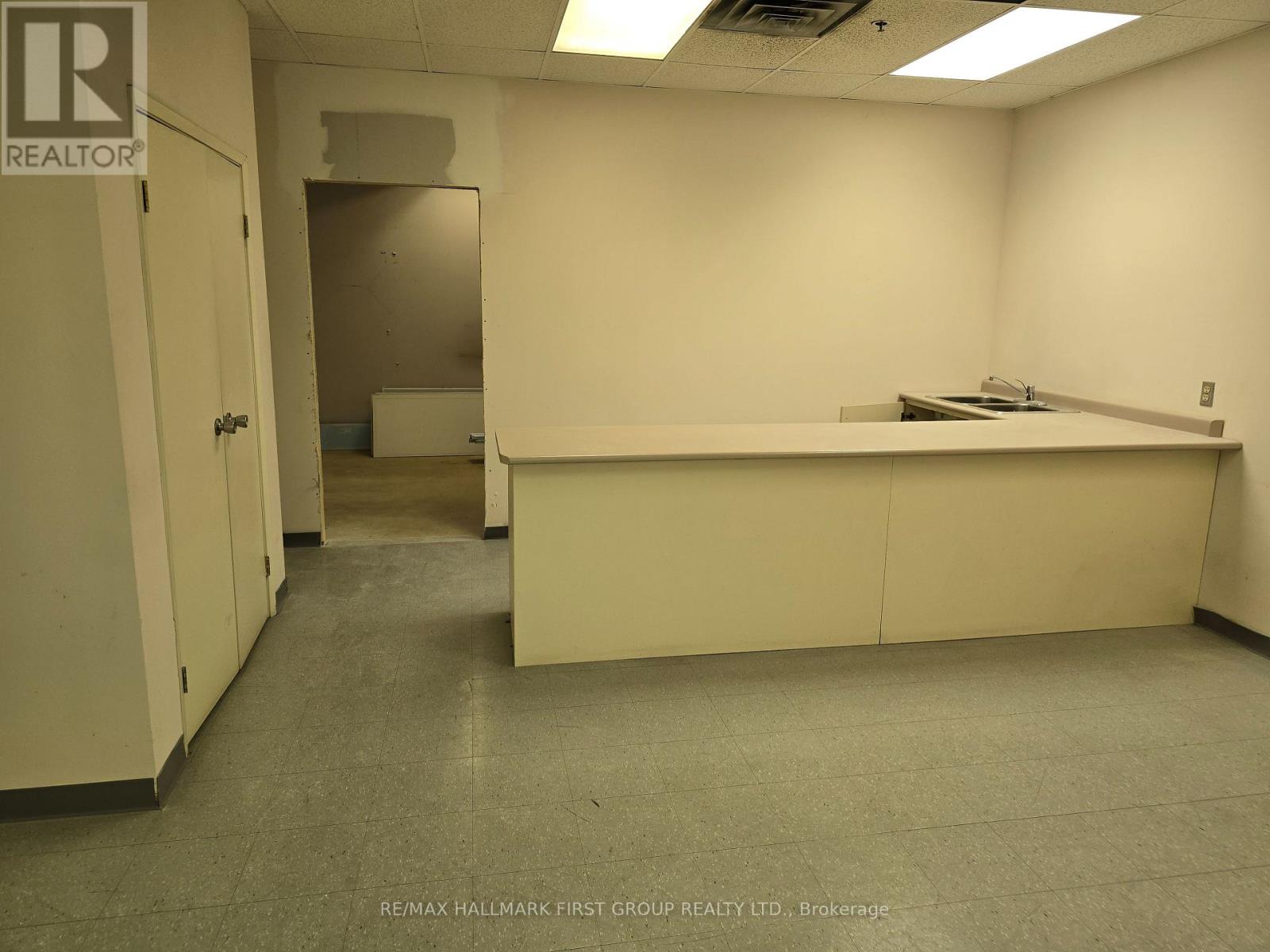 #4 + Outside Storage - 600 Thornton Road S, Oshawa, Ontario  L1J 6W7 - Photo 8 - E13836904