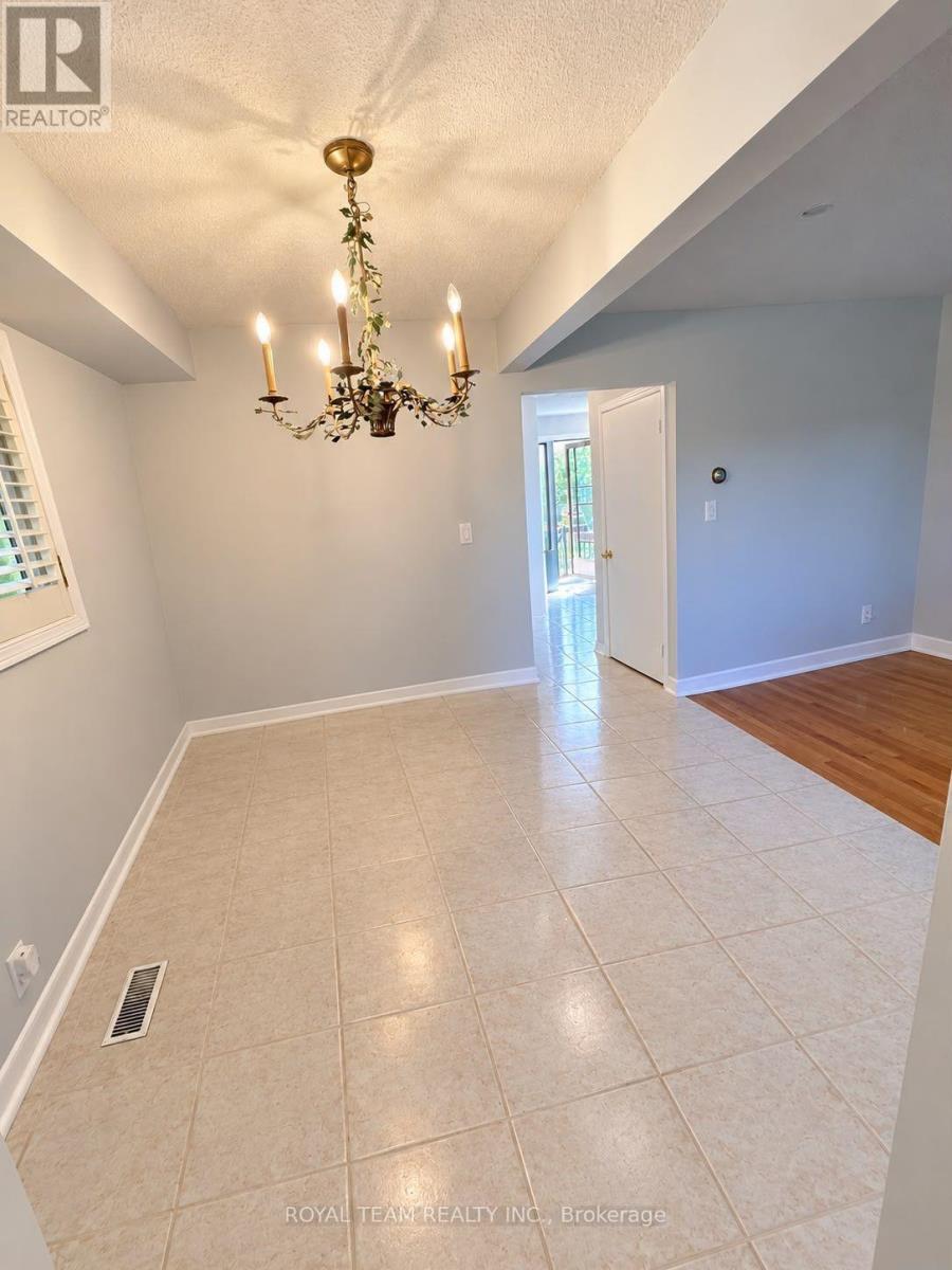 28 Oakmount Crescent, Vaughan, Ontario  L4K 2C3 - Photo 5 - N13027930